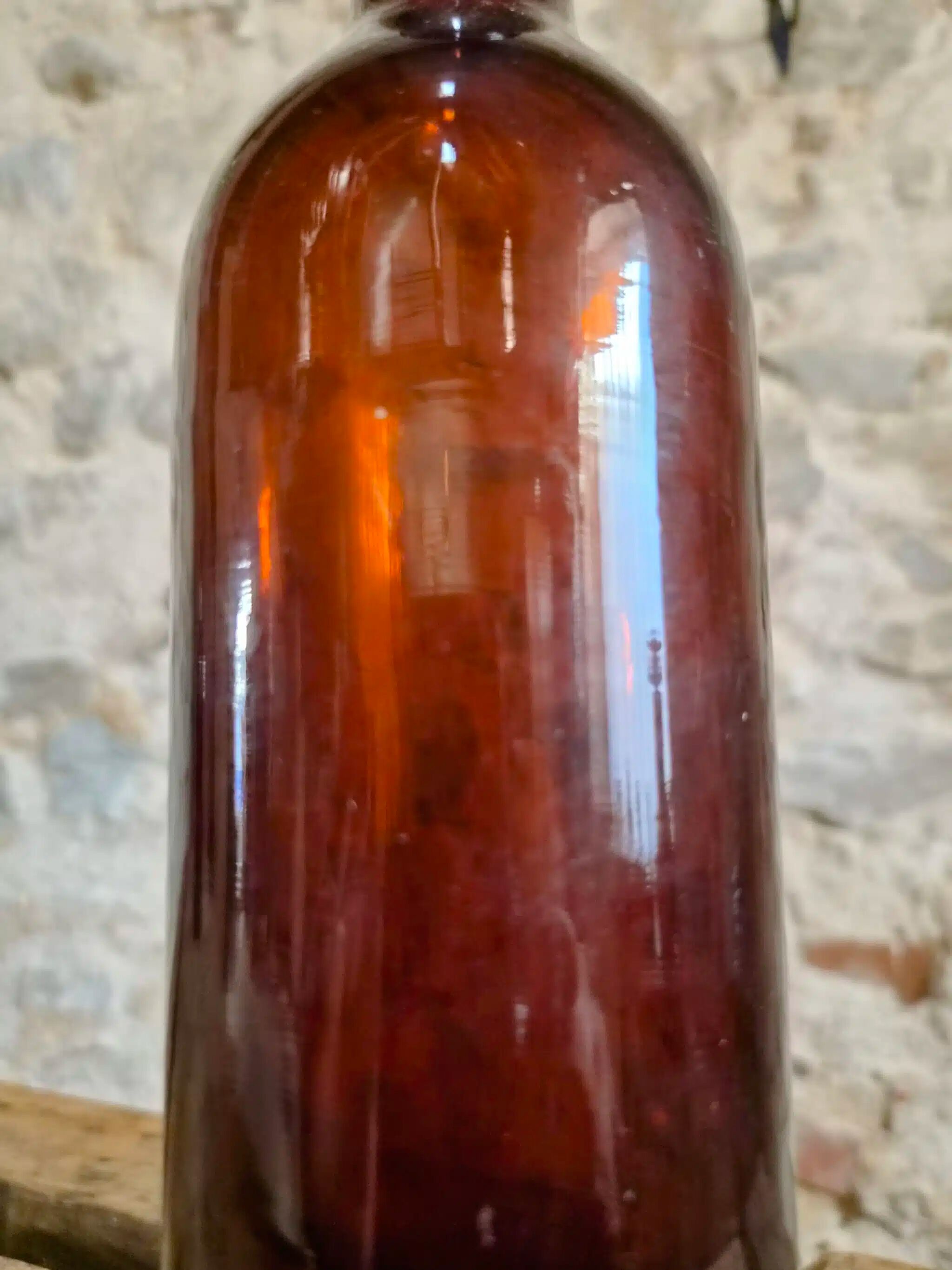 Set of 10 bottles of old Bordeaux French wine in ruby brown glass, 19th century.