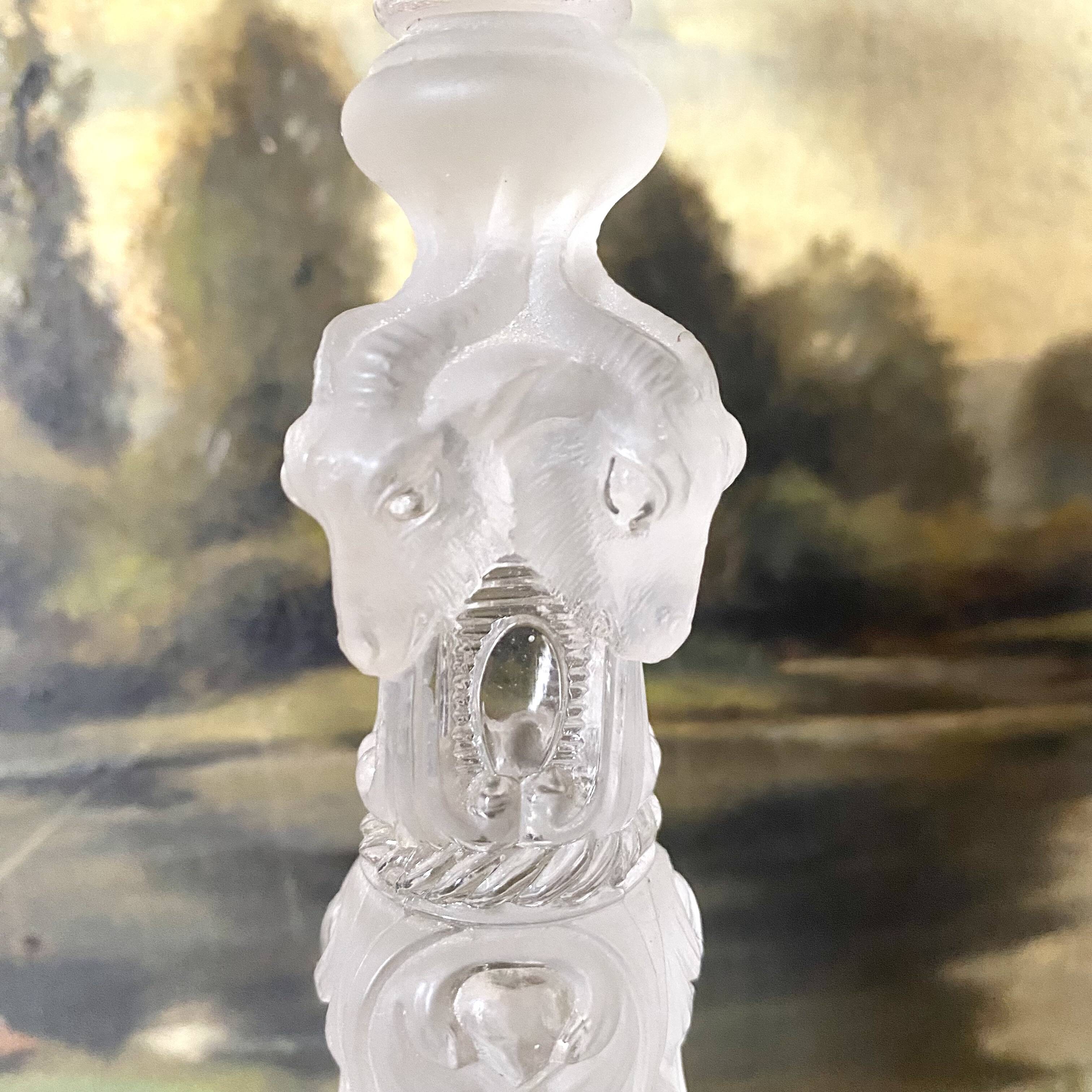 Bougeoir haut en verre moulé têtes de bélier