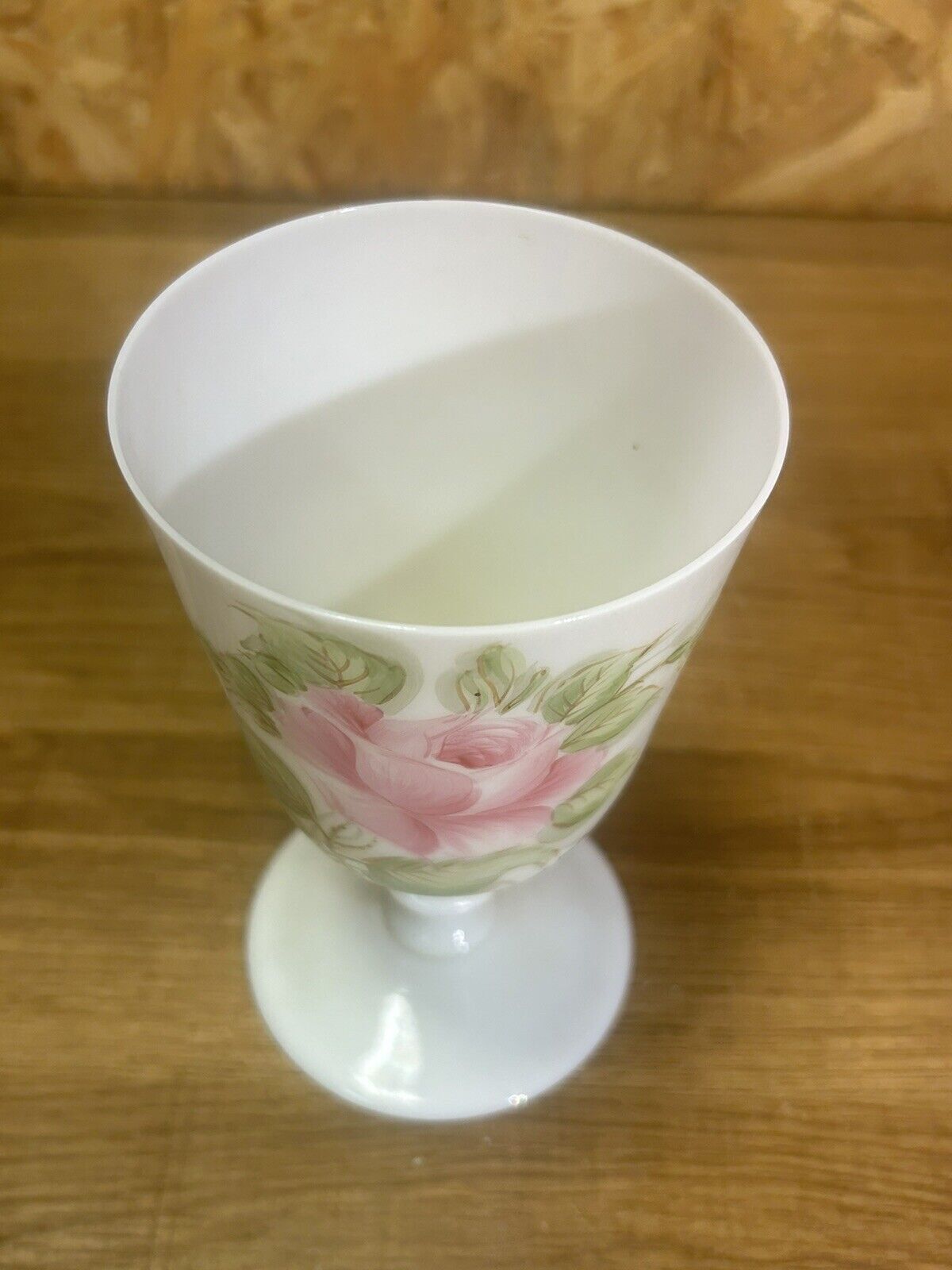 Vase and white eopaline glass set with painted floral decoration - Paris, vintage