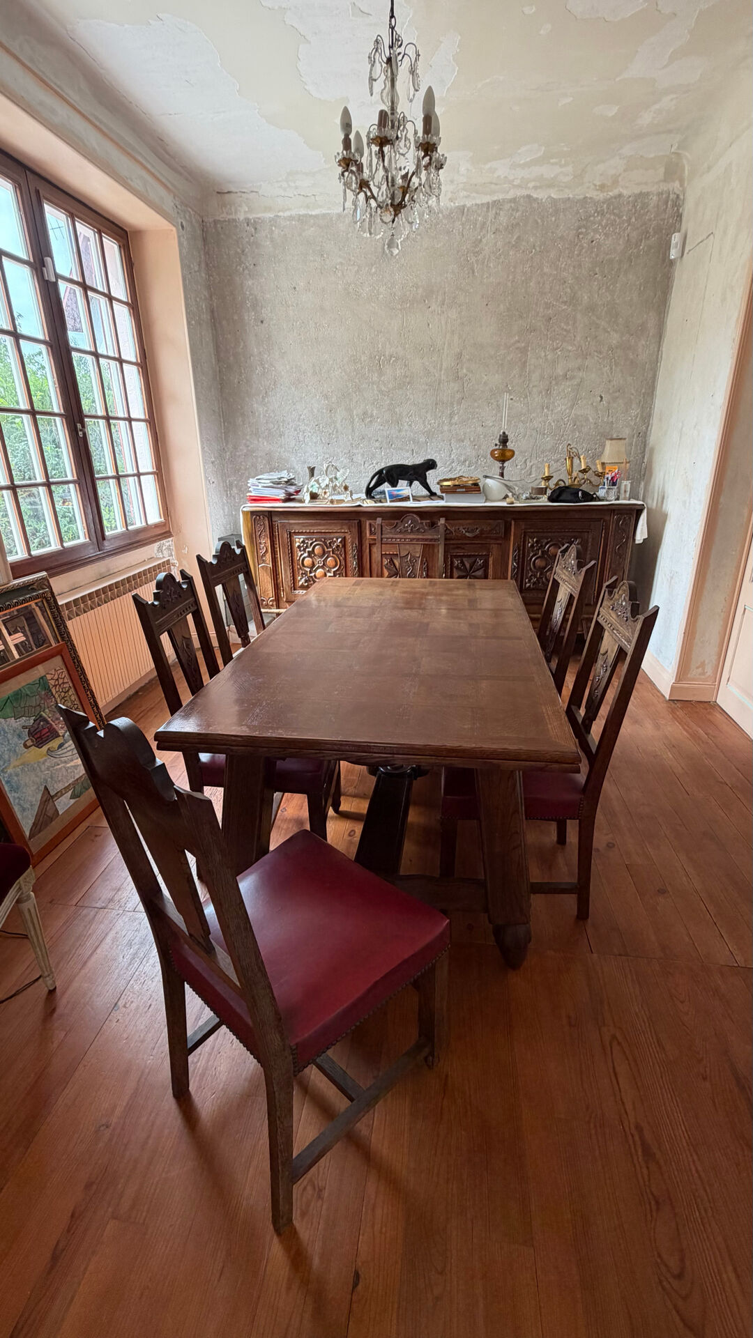 Table en chêne massif avec 2 rallonges intégrées et 7 chaises