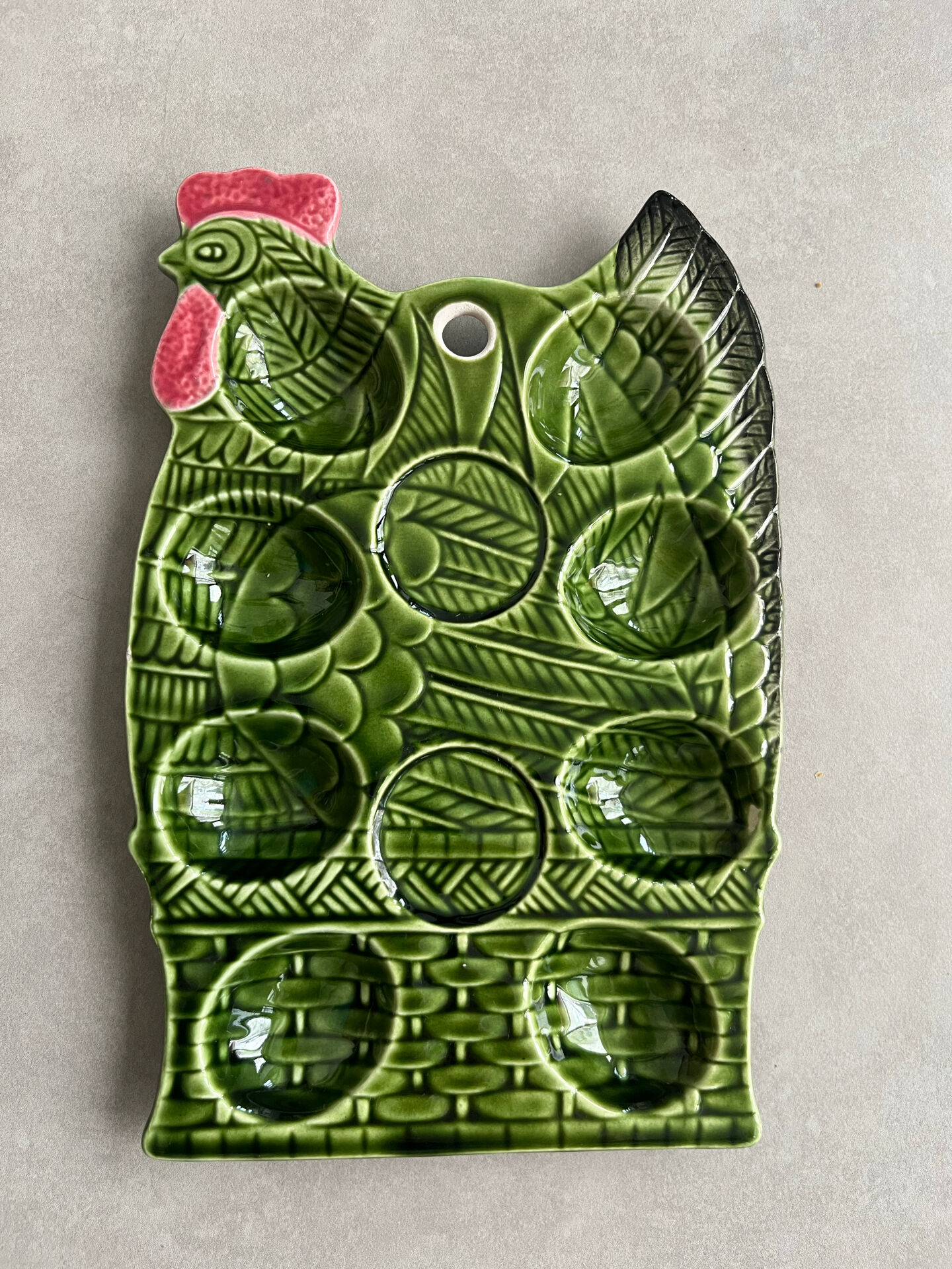 Egg dish barbotine rooster