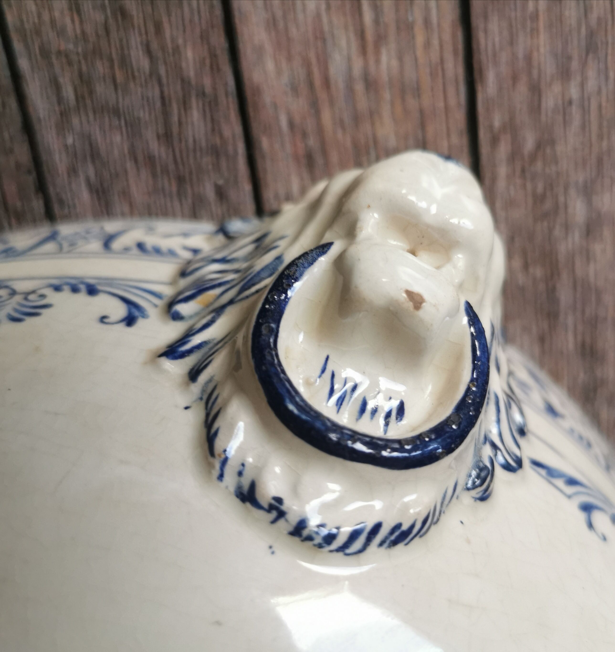 Souptureen heads of Lions Colbert Creil and Montereau