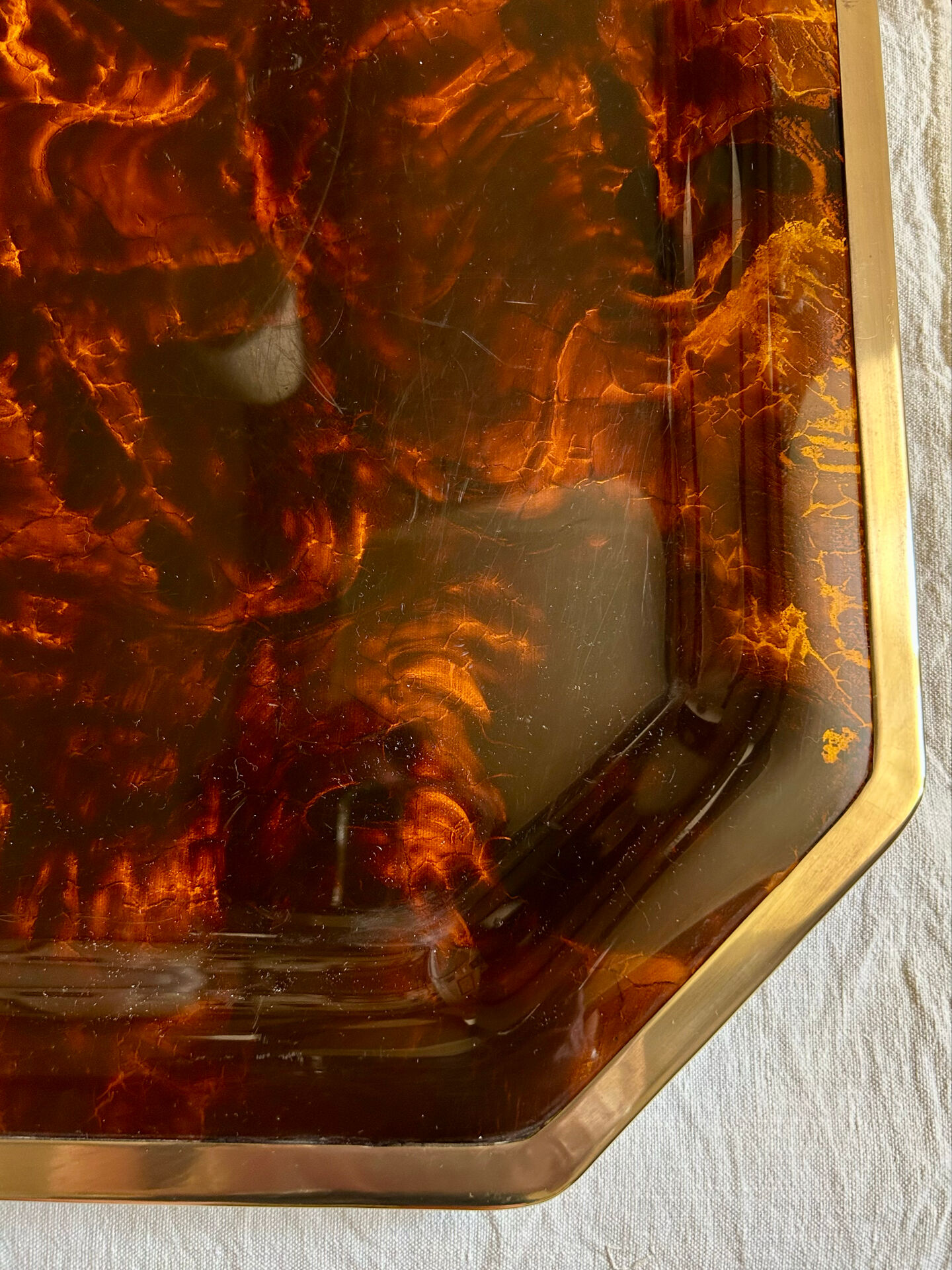 Lucite plateau