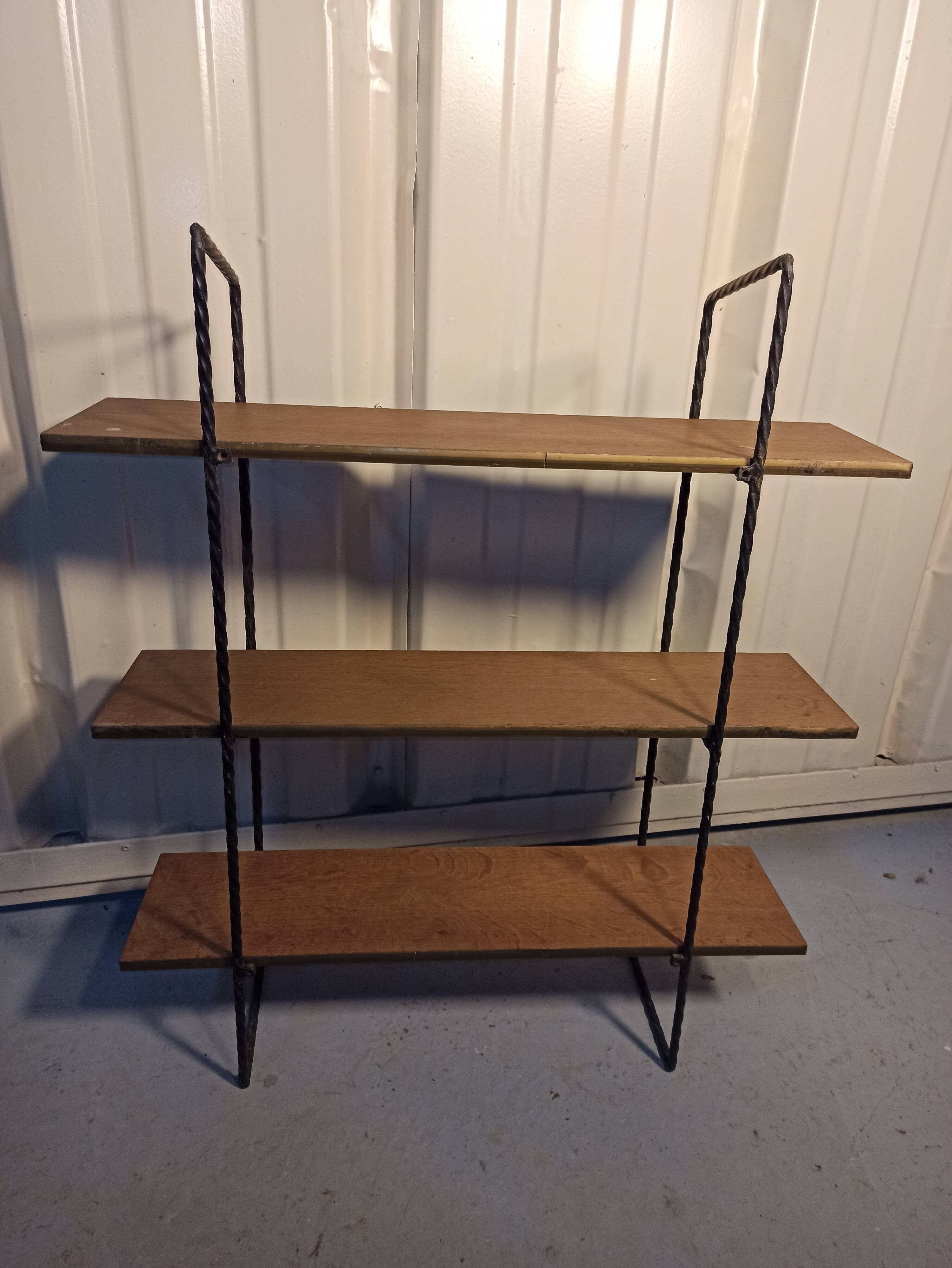 Shelf string iron and wood 3 trays