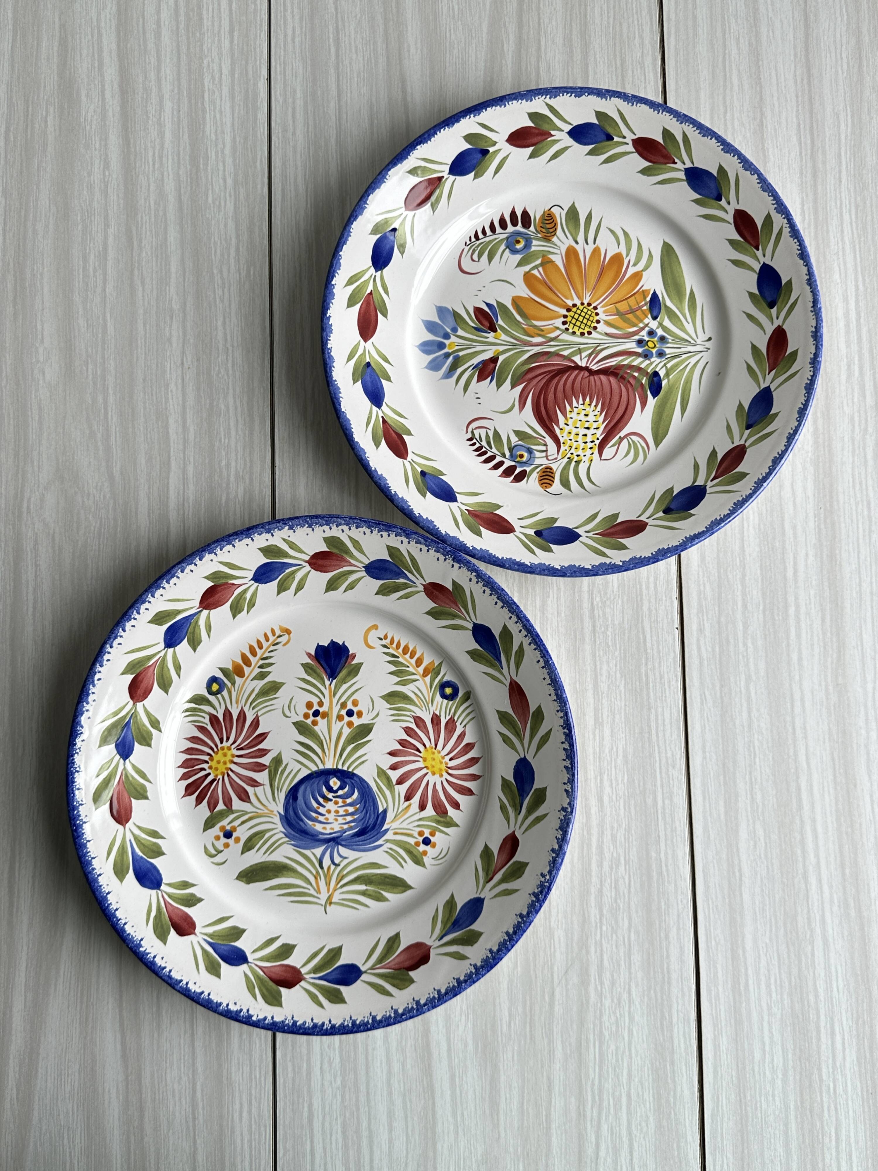 2 decorative plates in Quimper earthenware, signed HB Henriot.