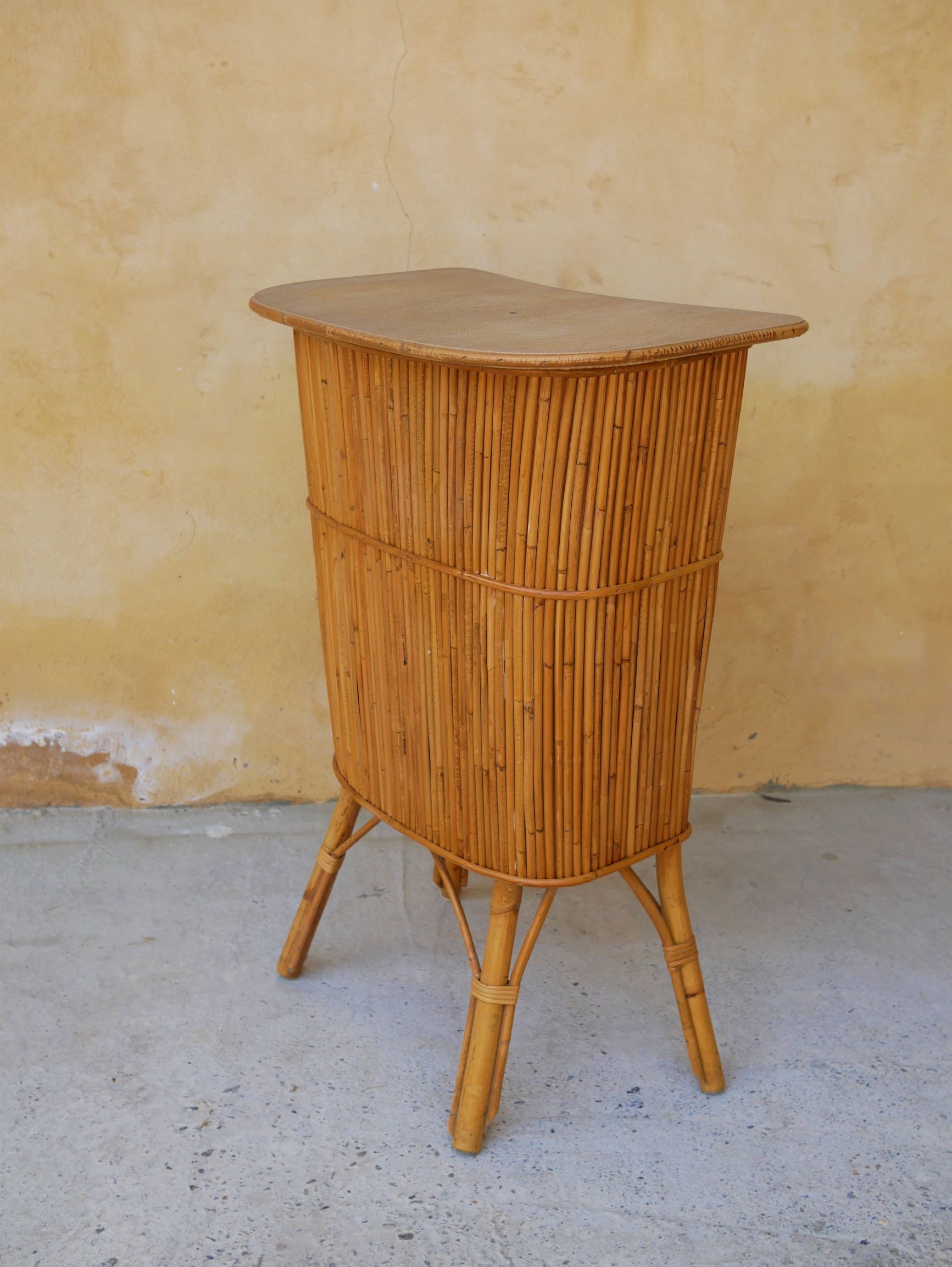Bar en rotin vintage