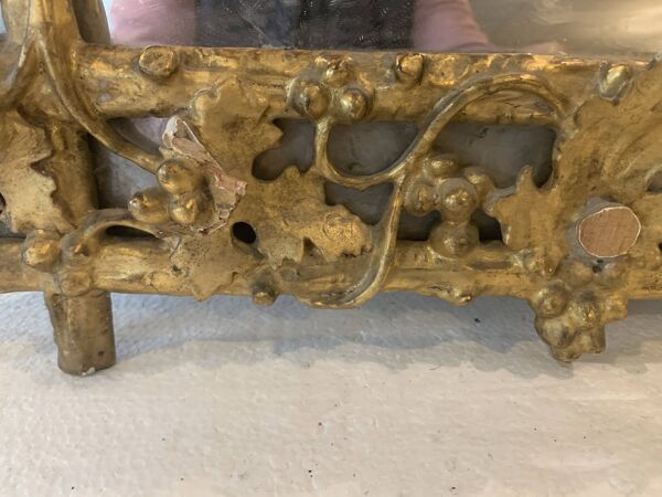 Miroir de style Louis XVI en bois sculpté et doré a la feuille d'or XIX siècle
