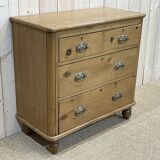 English chest of drawers in nineteenth century fir