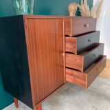 Dresser with tapered feet
