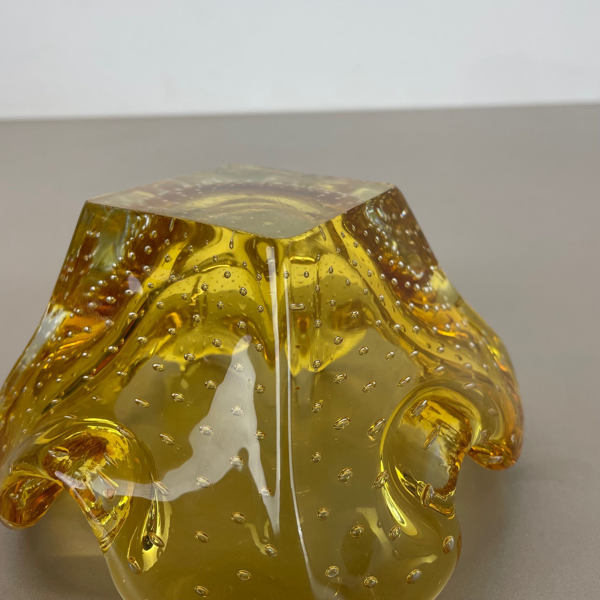 Murano Glass "Honey Bubble" Bowl Element Shell Ashtray Murano, Italy, 1970s