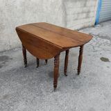 Extending table with 8 legs