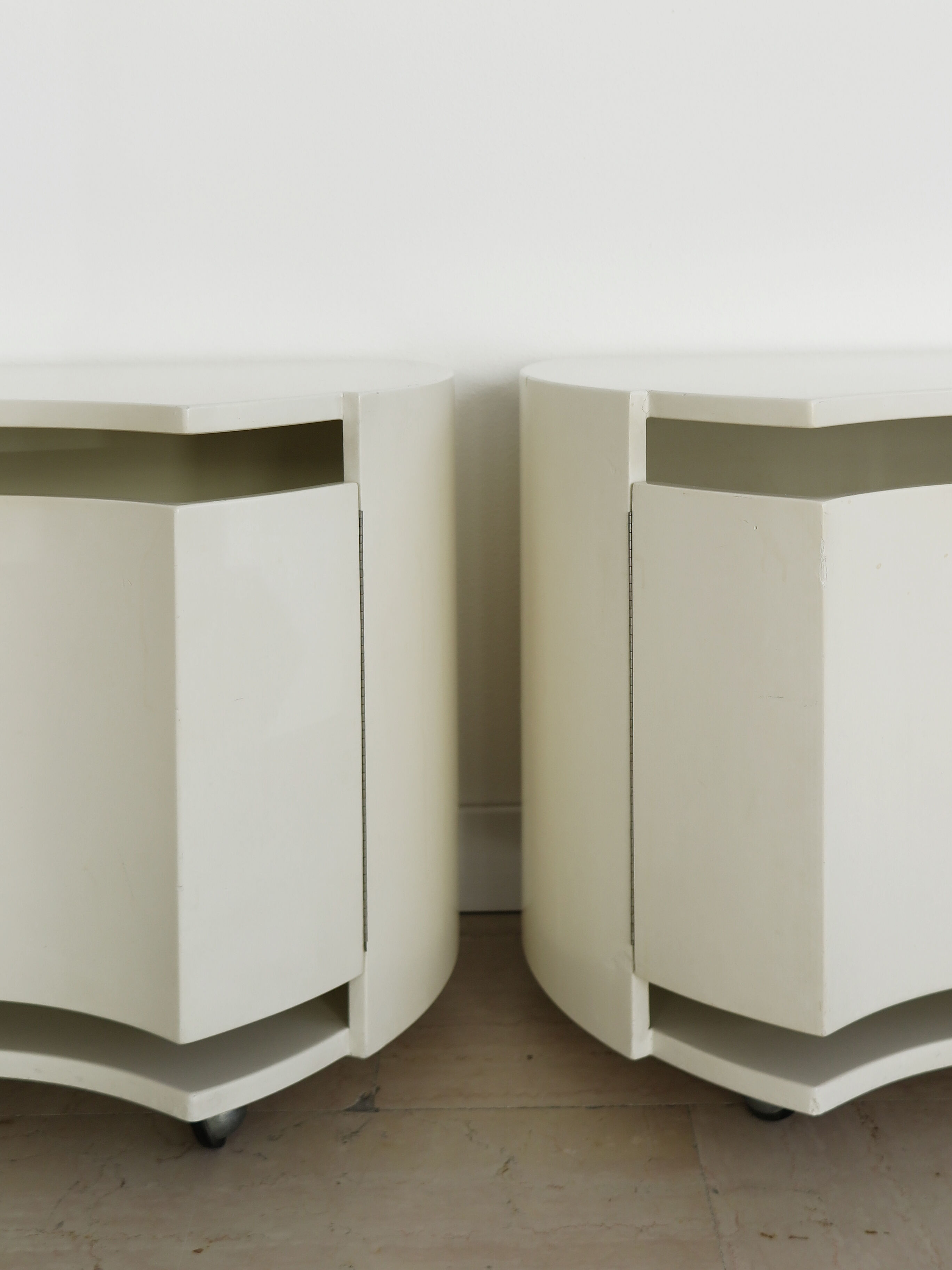 Simon Gavina Italian white lacquered wood  nigthstands, 1970s