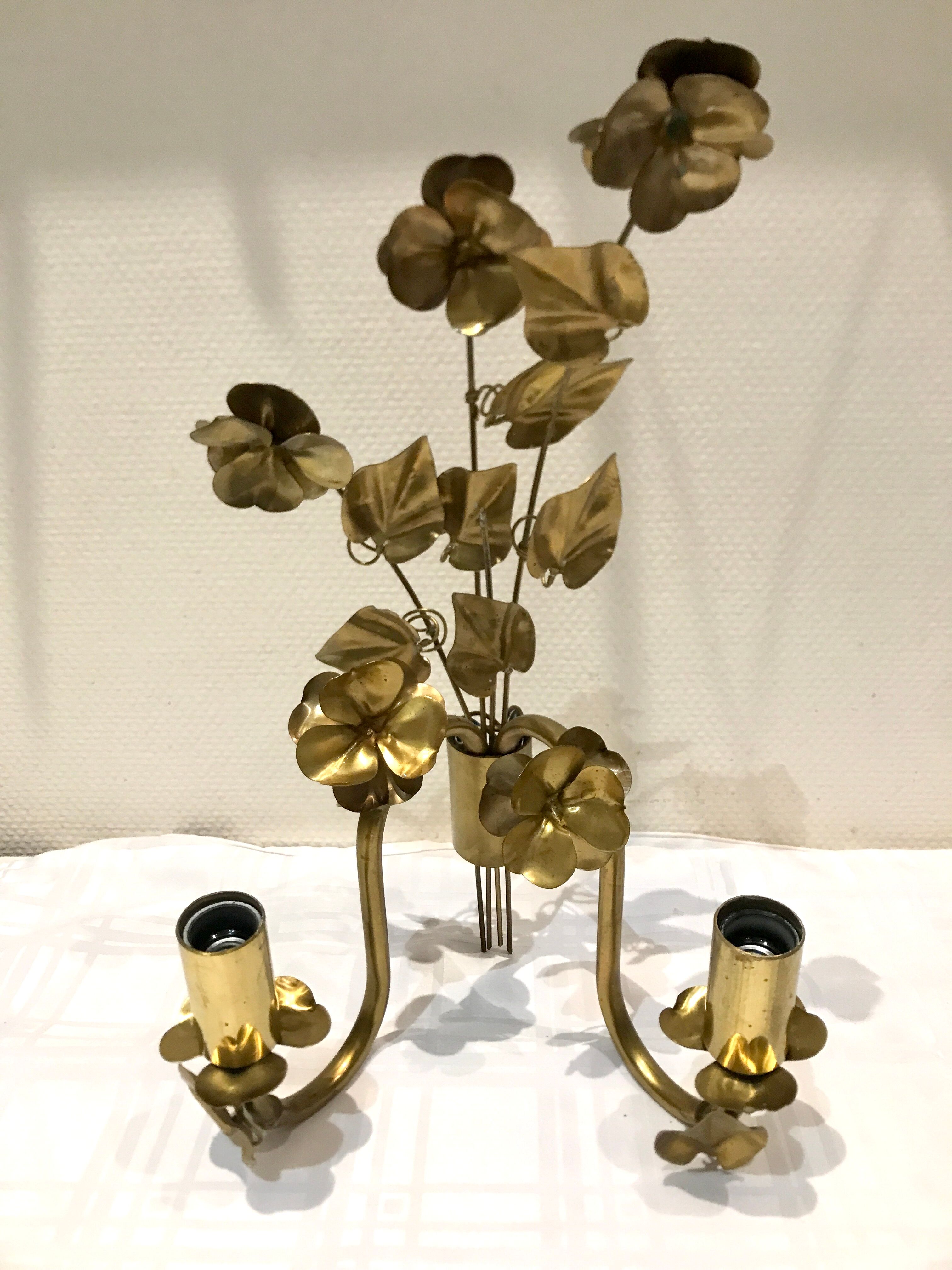 Paire d’appliques fleurs et feuilles laiton
