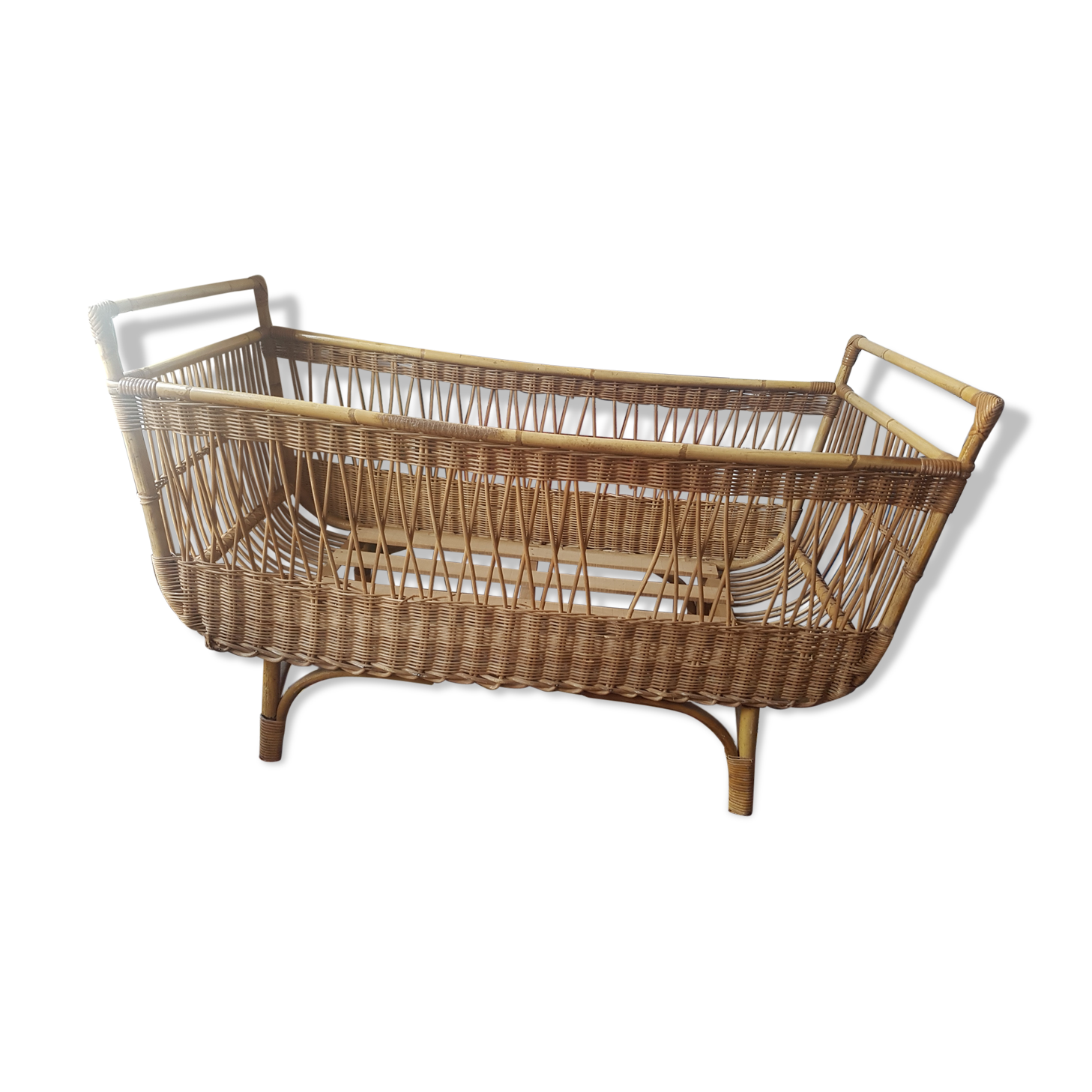 Baby vintage rattan bed