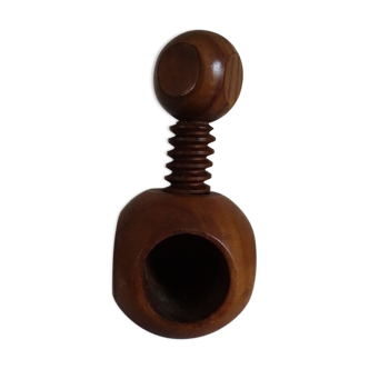 Wooden nut breaks