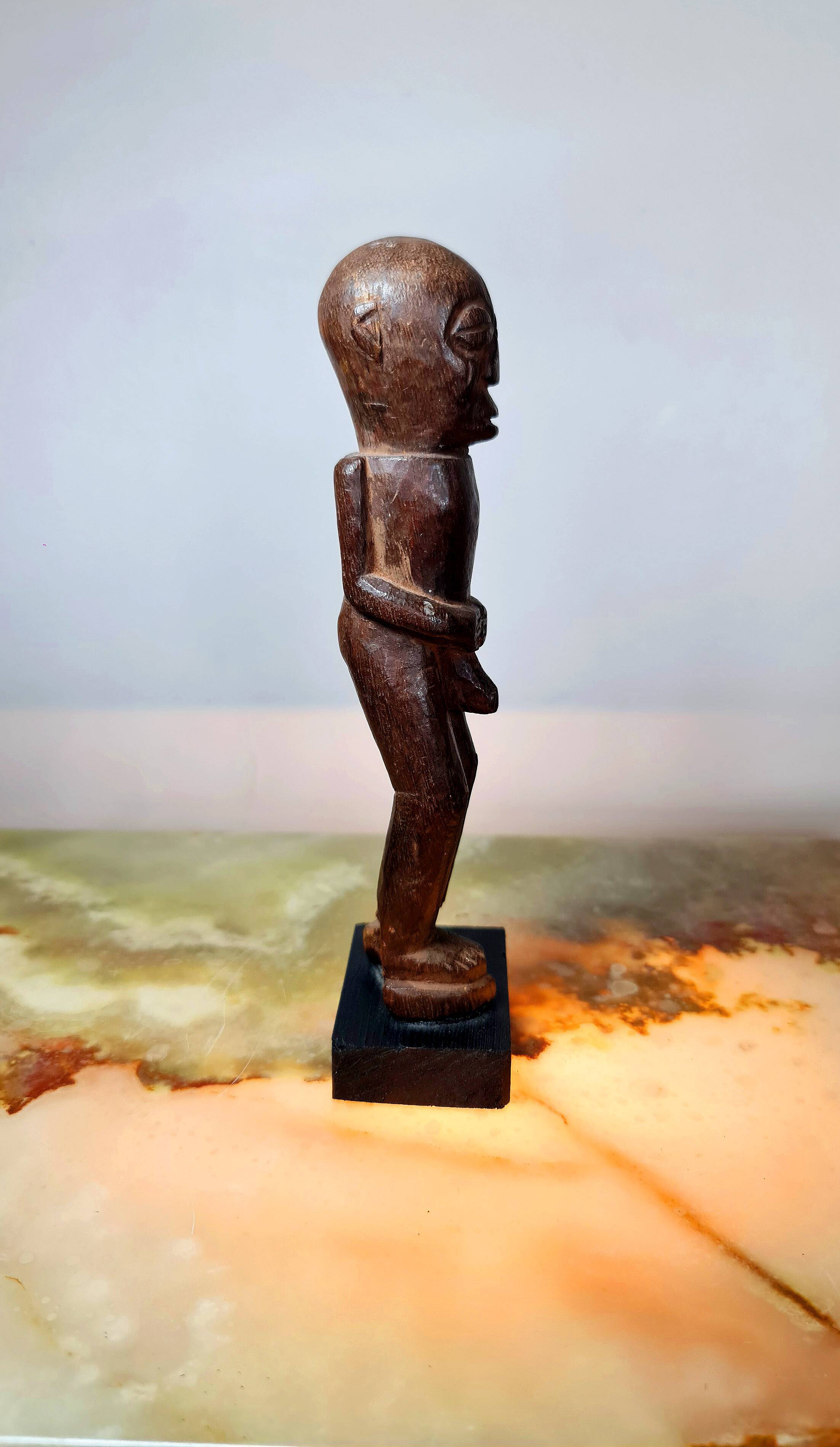 Old Fon statuette on a base, Benin