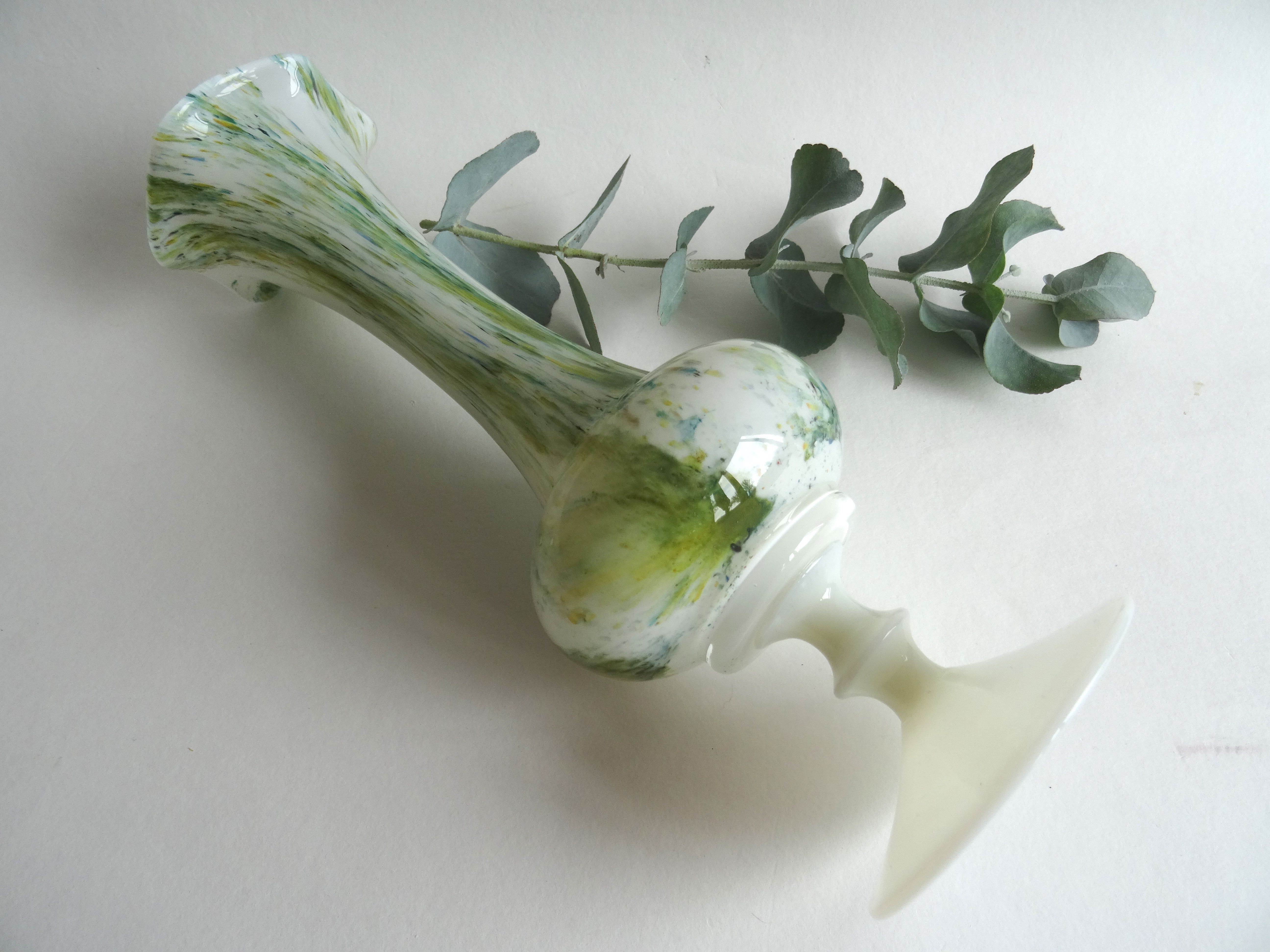 Vase en opaline vert et blanc