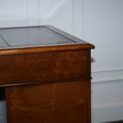 Victorian Pedestal Desk in Walnut and Hand-Dyed Leather