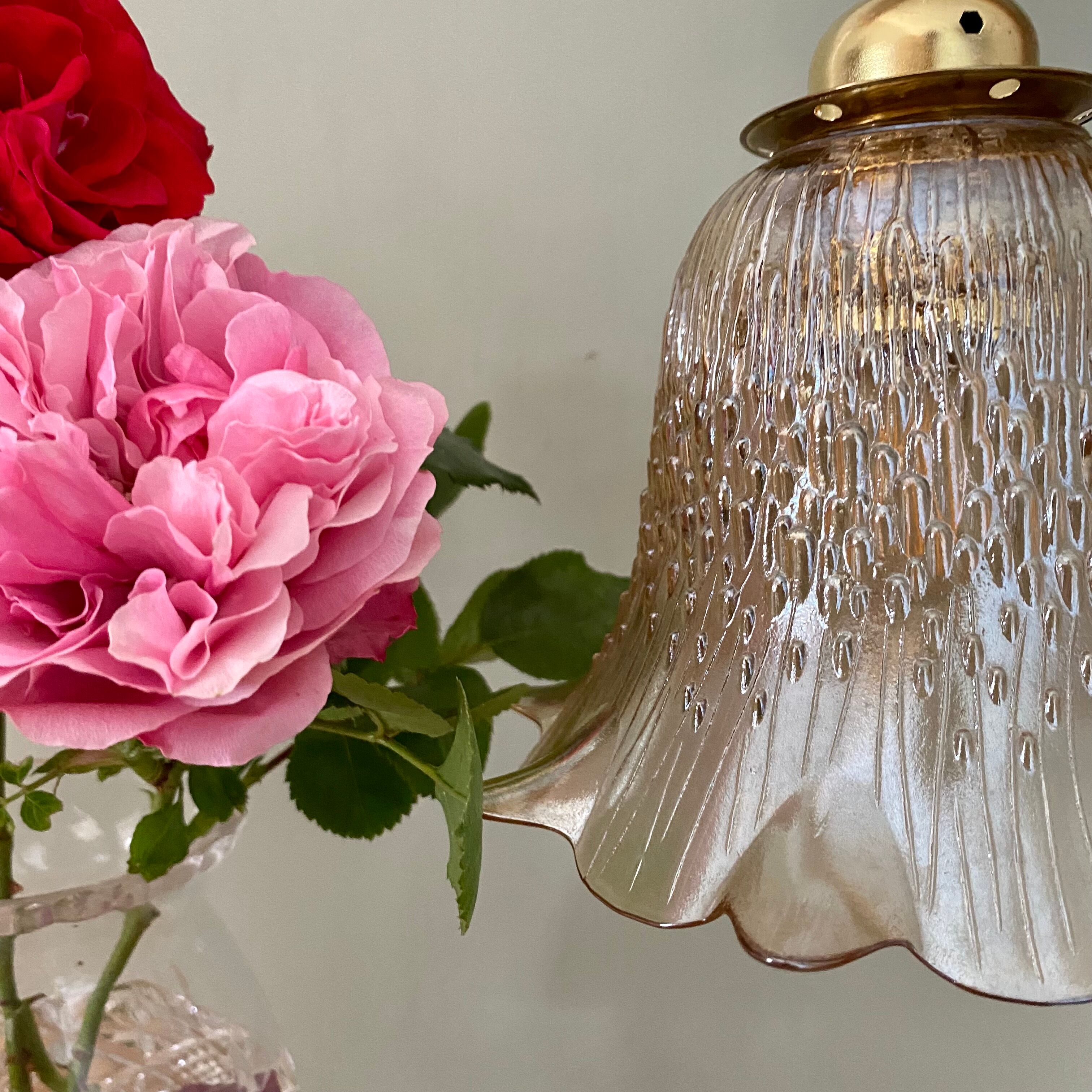 Vintage tulip ride in amber and pearlescent glass