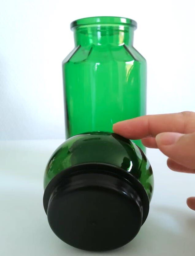 Pot d'apothicaire en verre vert vintage
