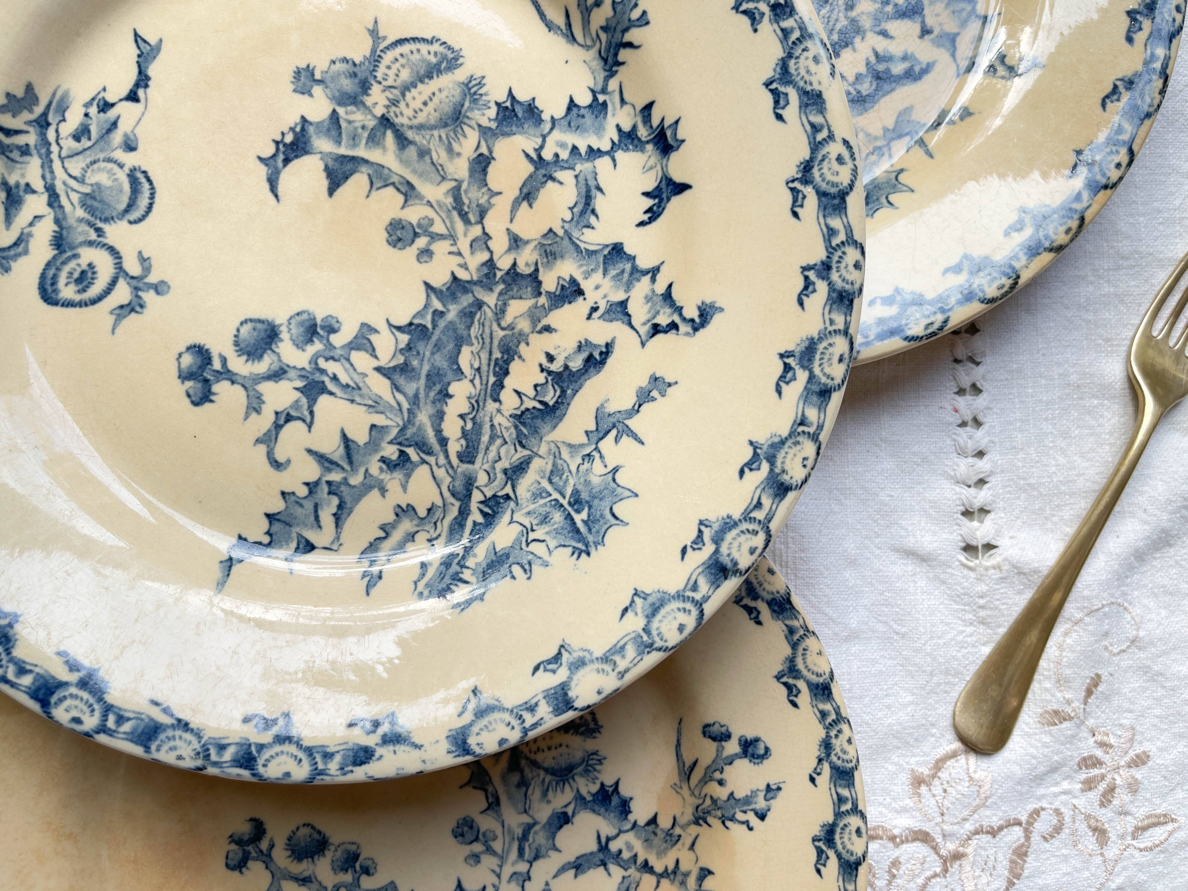 4 Gien Thistle ironstone plates + 4 small mismatched Tulowice stoneware plates