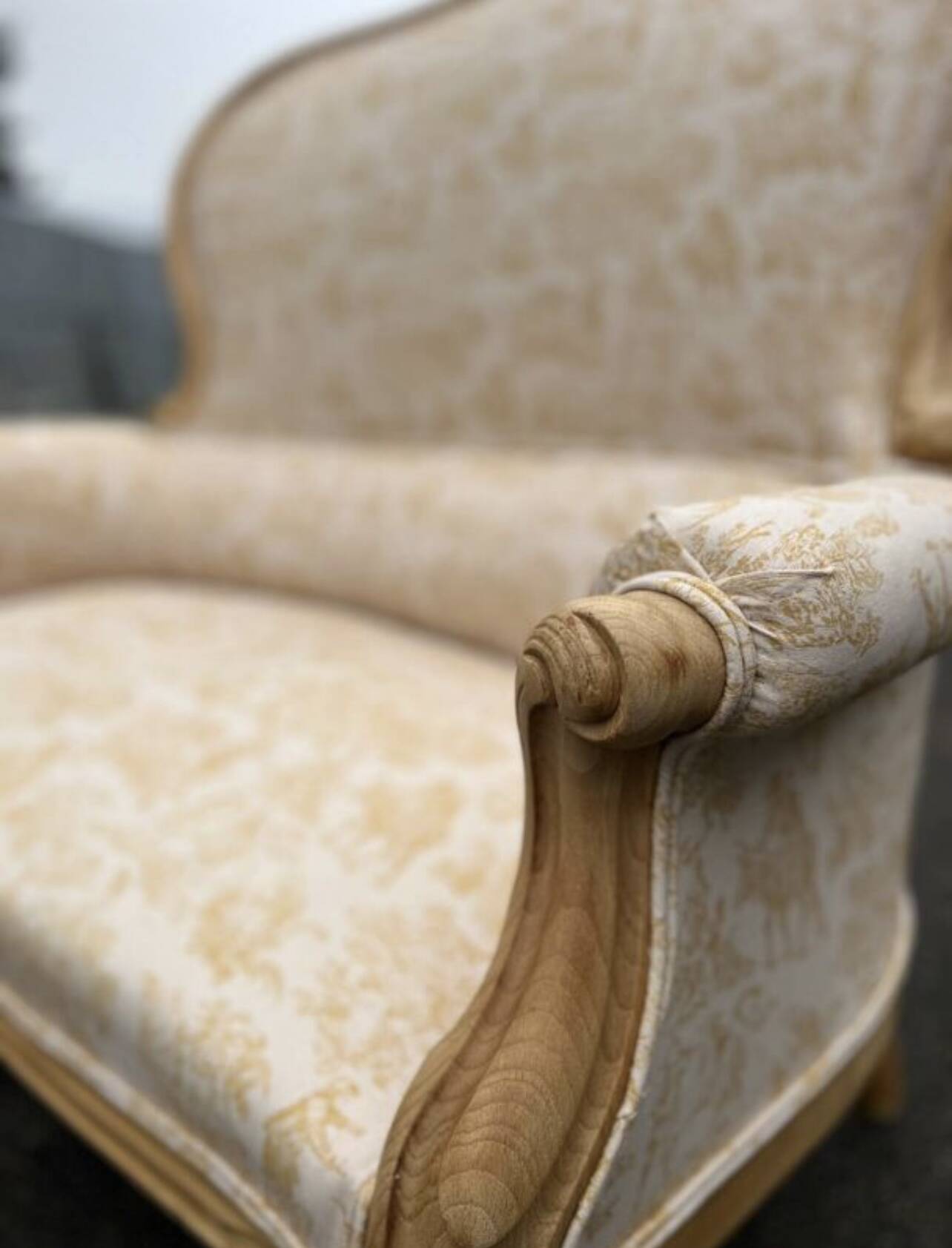 Louis XV style bench