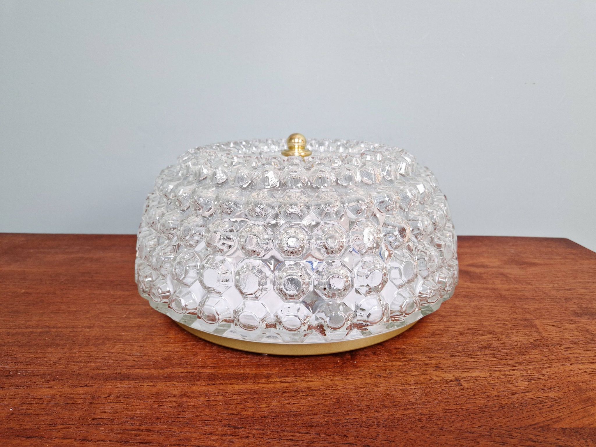 Grand plafonnier en verre alvéolé et laiton, Glasshütte Limburg, 1970