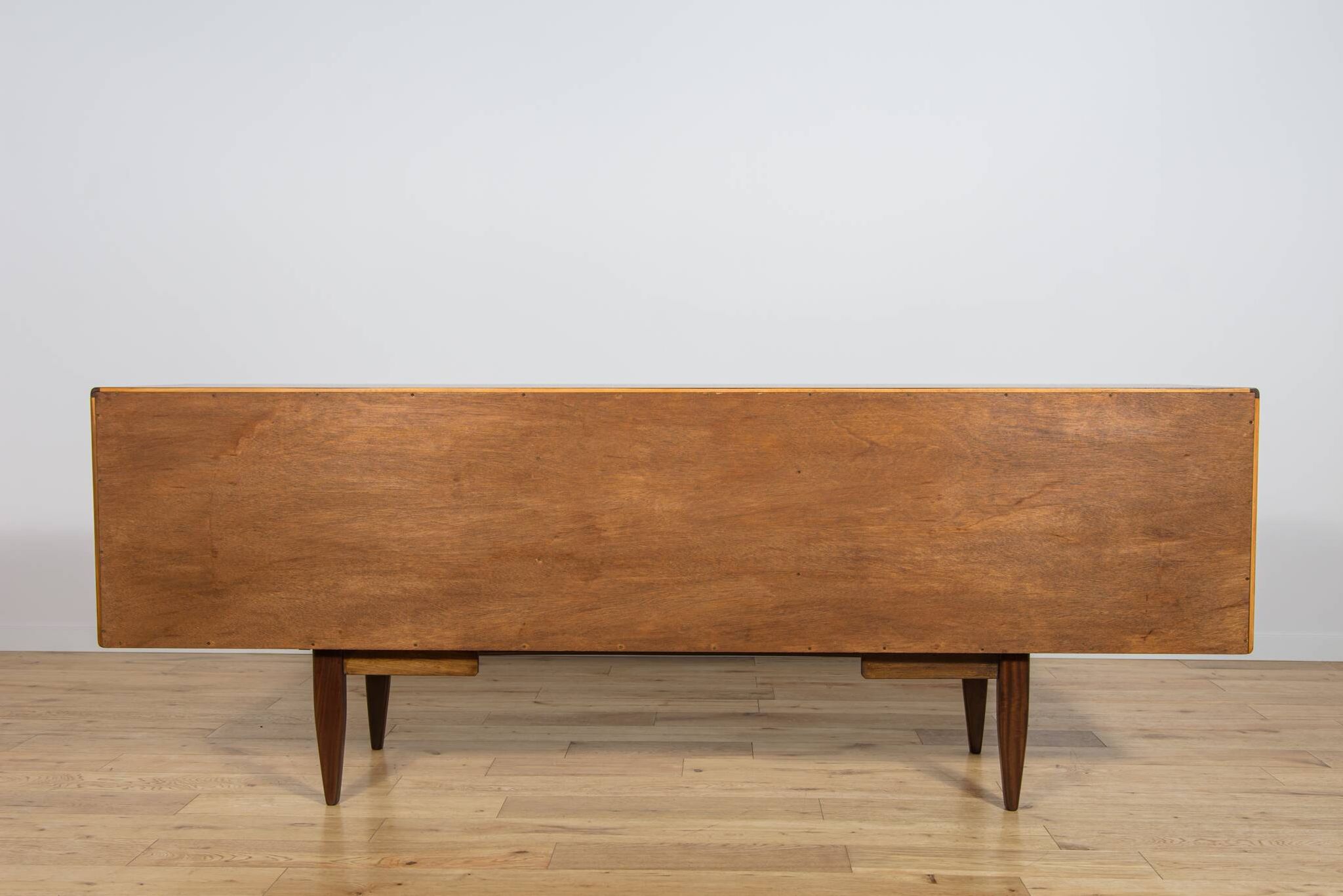 Buffet Mid-Century Modern par Victor Wilkins pour G-Plan, années 1960.