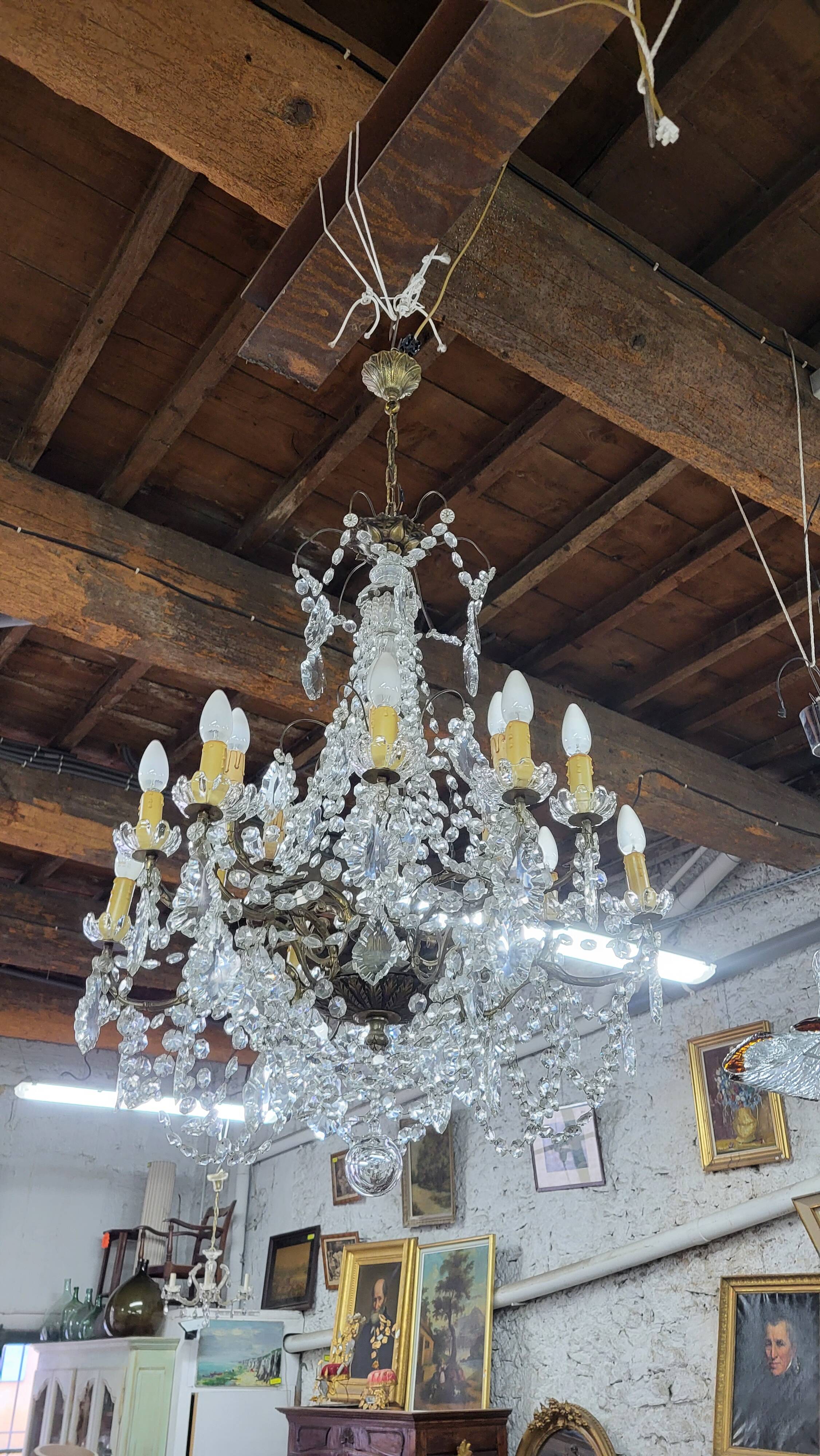 Chandelier with pendants 18 bulbs