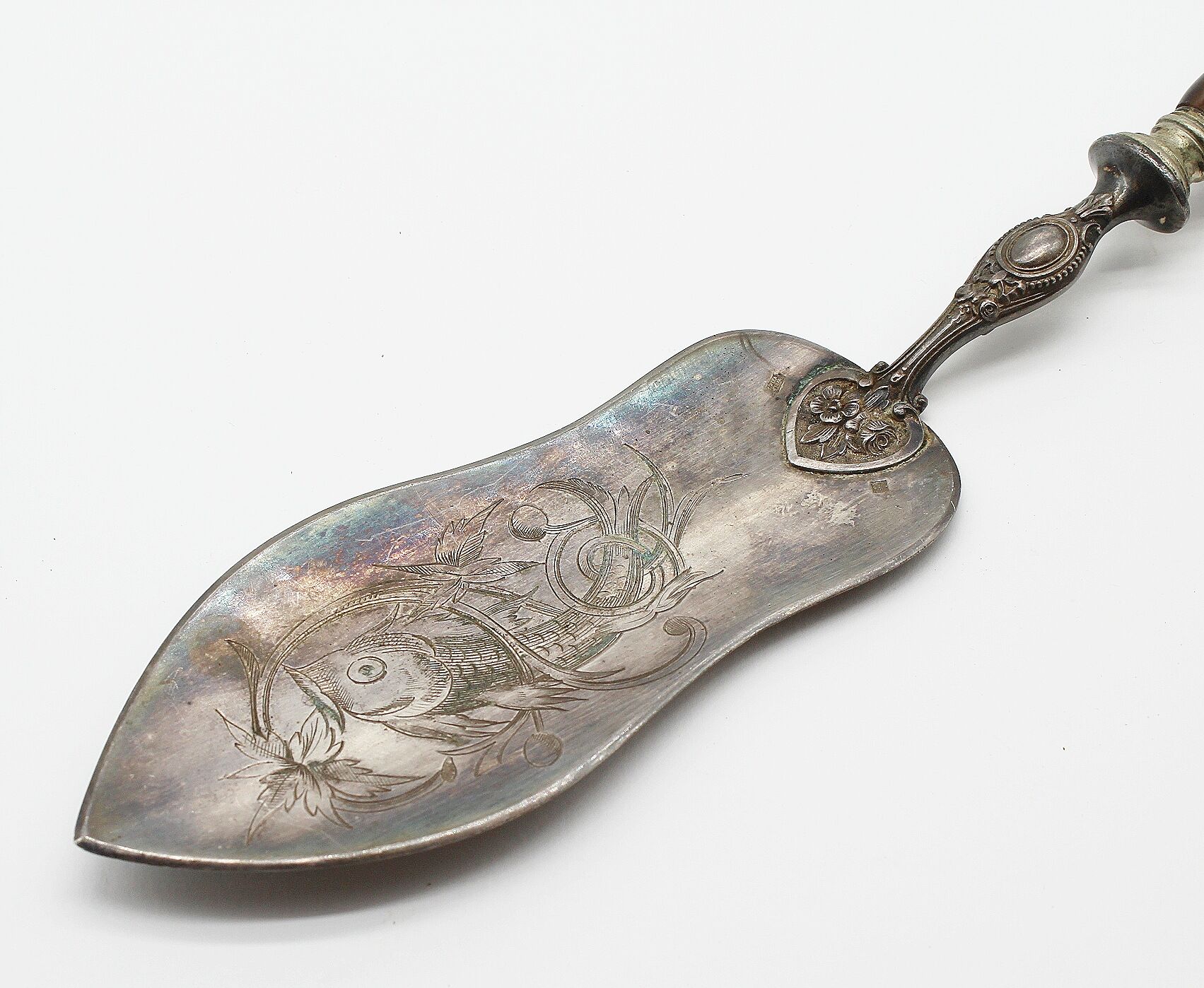 Bayard fish shovel in silver metal