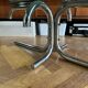 Table basse design ovale années 70 en verre fumé noir et pieds chromé