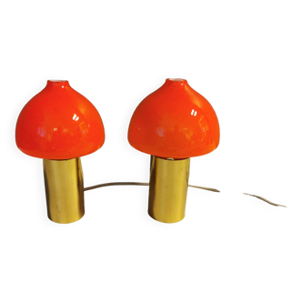 Un ensemble de lampes de table du suédois Aneta Lighting, en laiton, métal et verre double couche orange/rouge