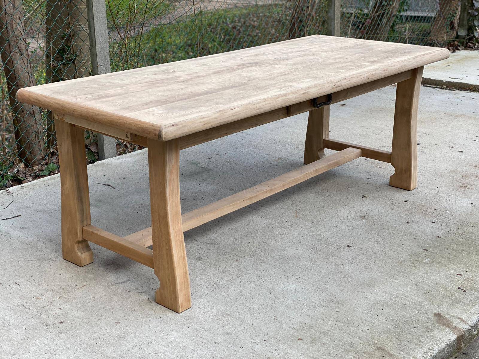 Table de ferme extensible rénovée en chêne brut 300cm pieds sculptés