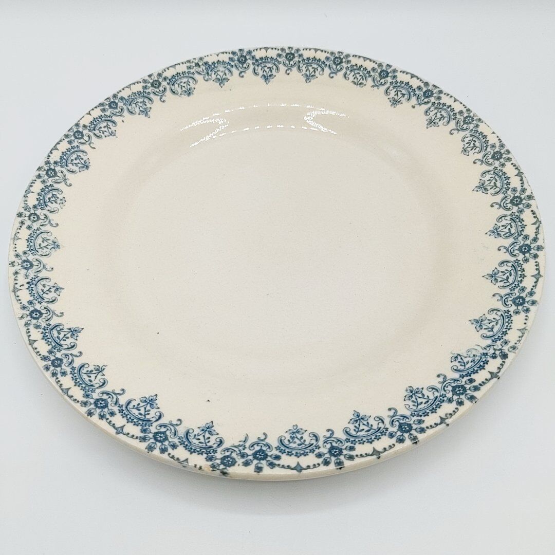 Flat plates in faience Land of Fer Choisy Le Roi, year 50, dark blue décor