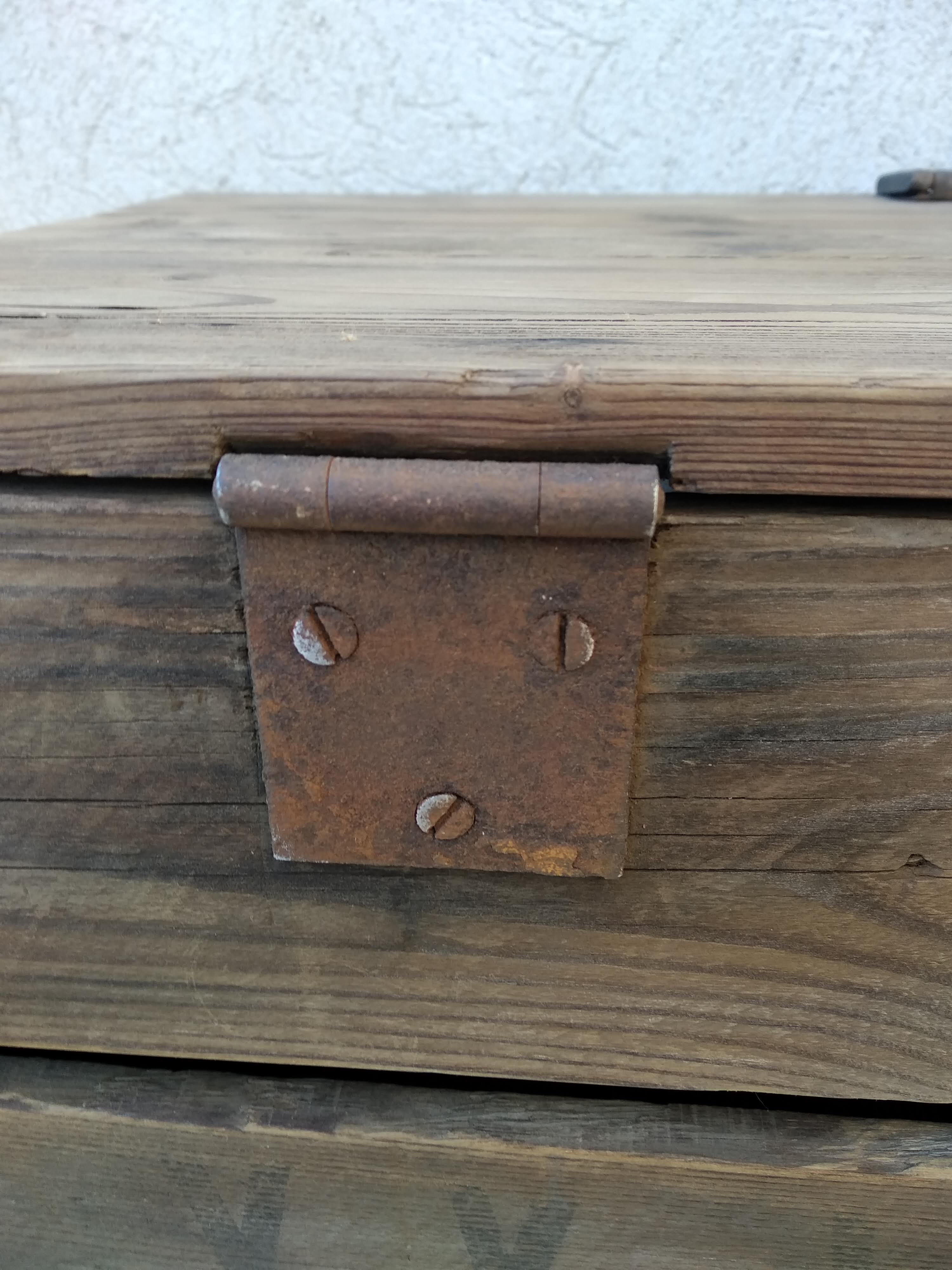Old wooden box marked V.V Westerlee 1960