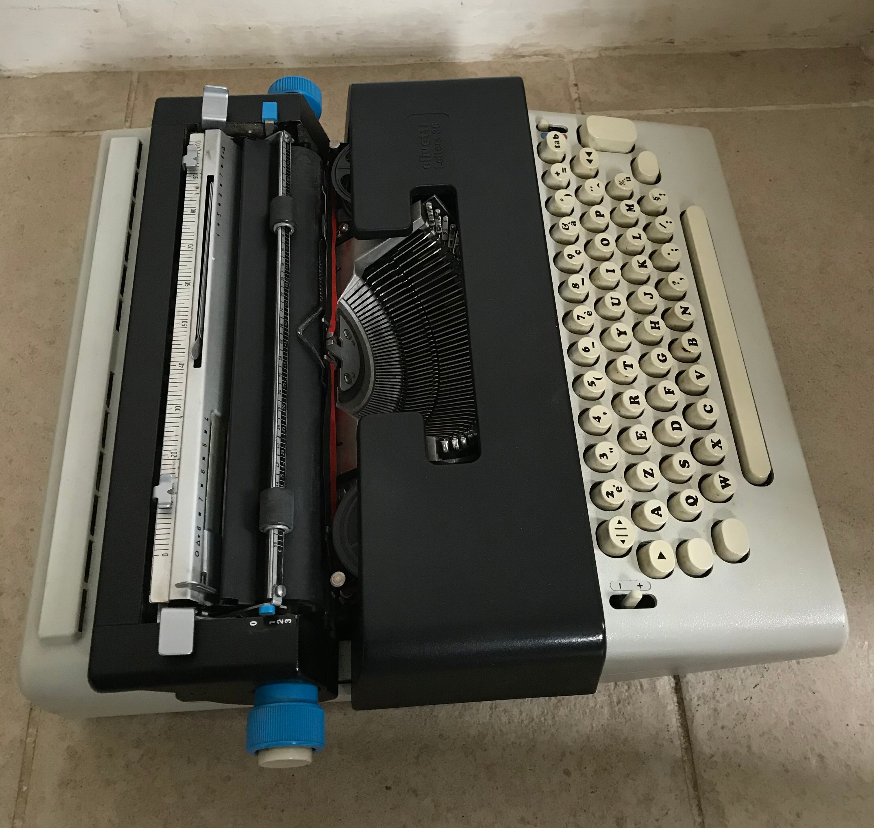 Olivetti Lettera 36 Electric Typewriter