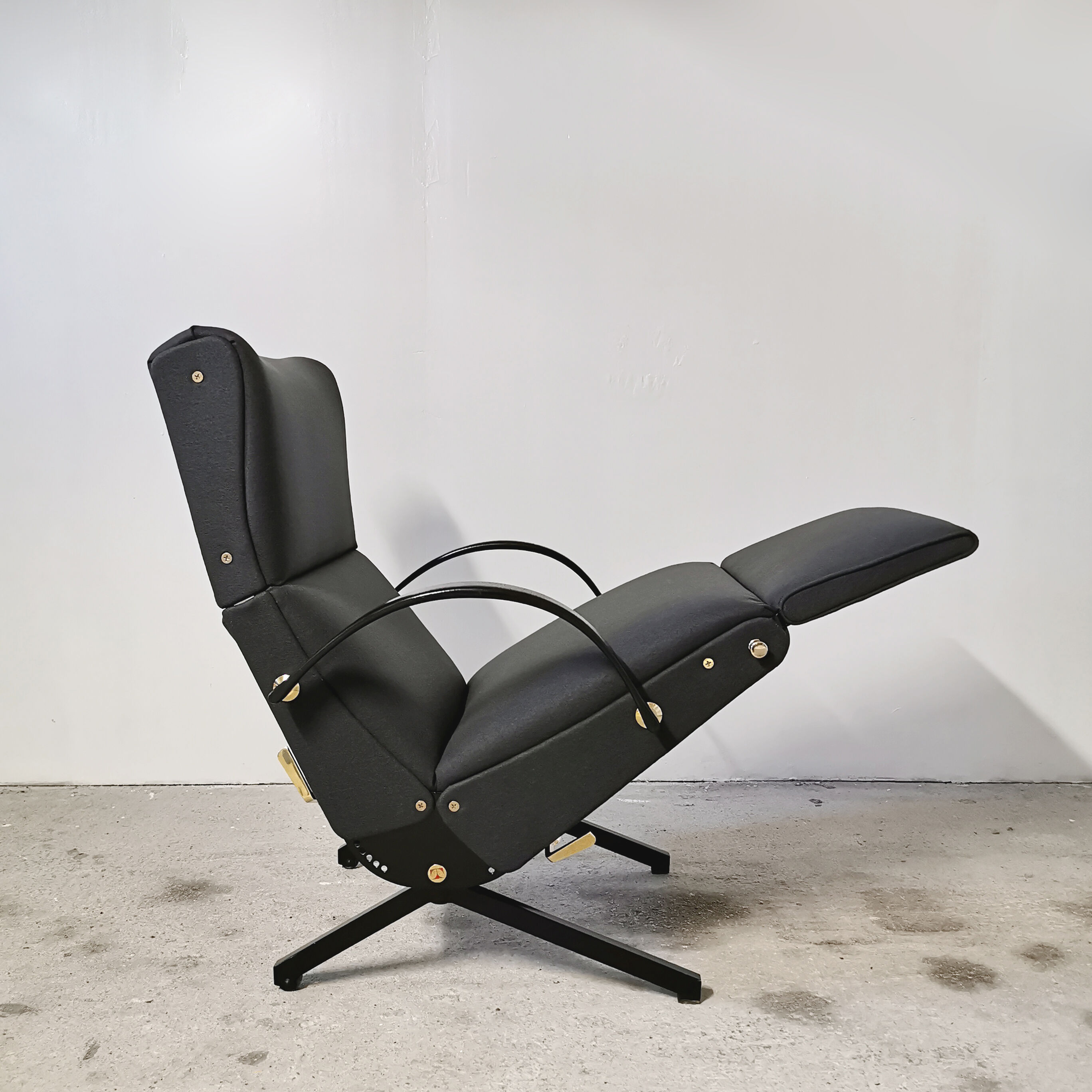 Osvaldo Borsani P40 armchair for Tecno SPA, 1970