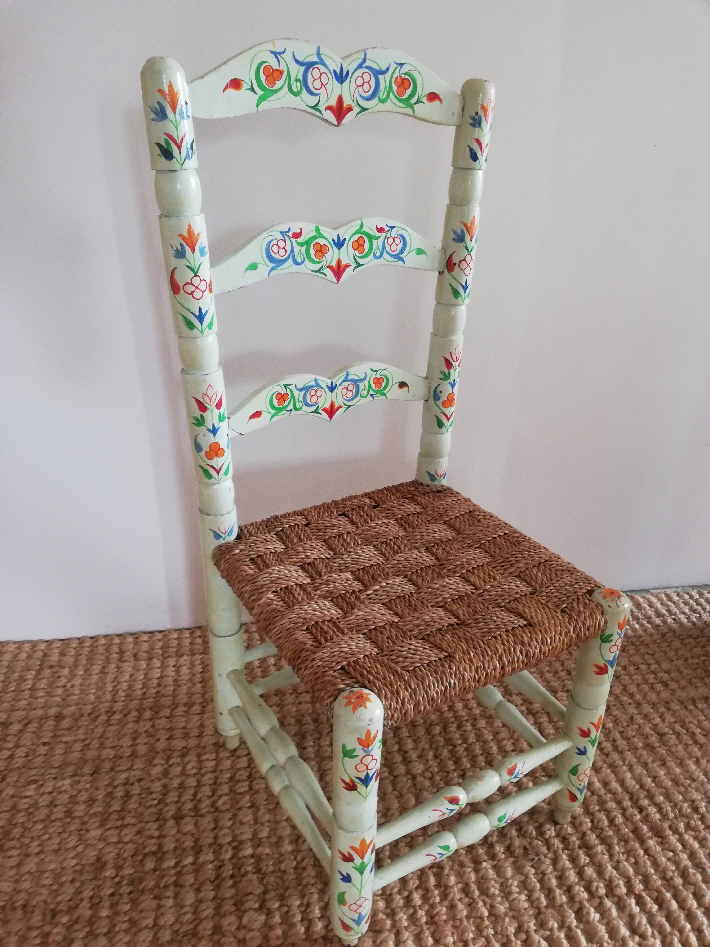 Chaise vintage peinte à la main esprit bohème chic