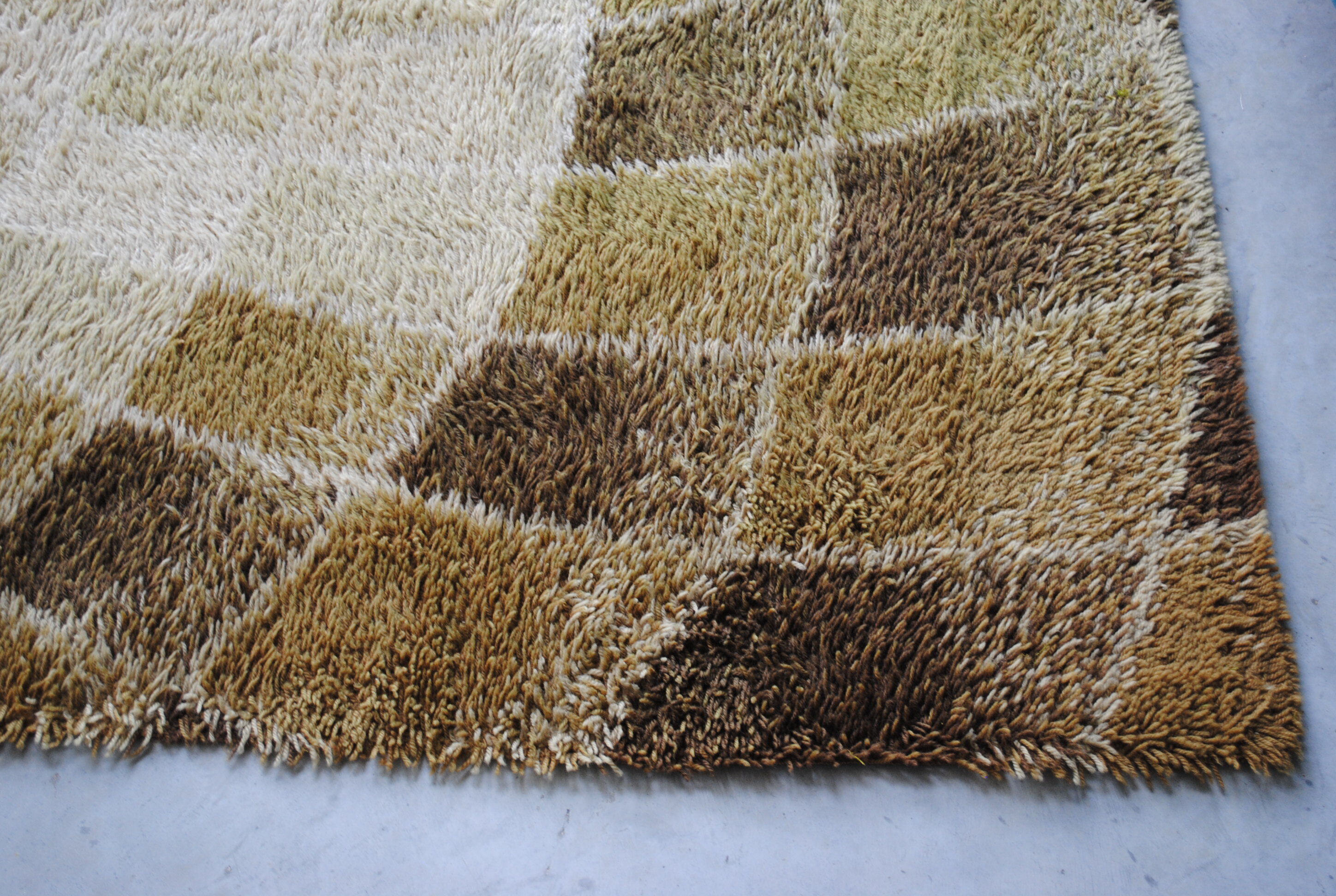 Vintage year 70s 250x350cm desso carpet