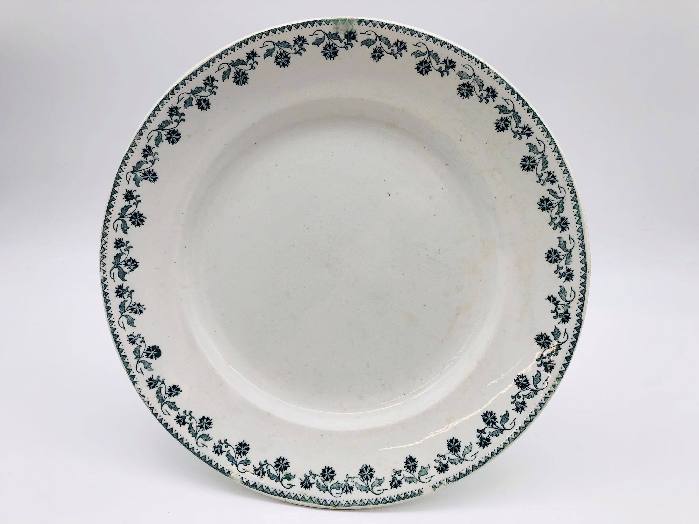 Round serving dish, Moulin des Loups, Georgette model