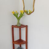 Corner shelf