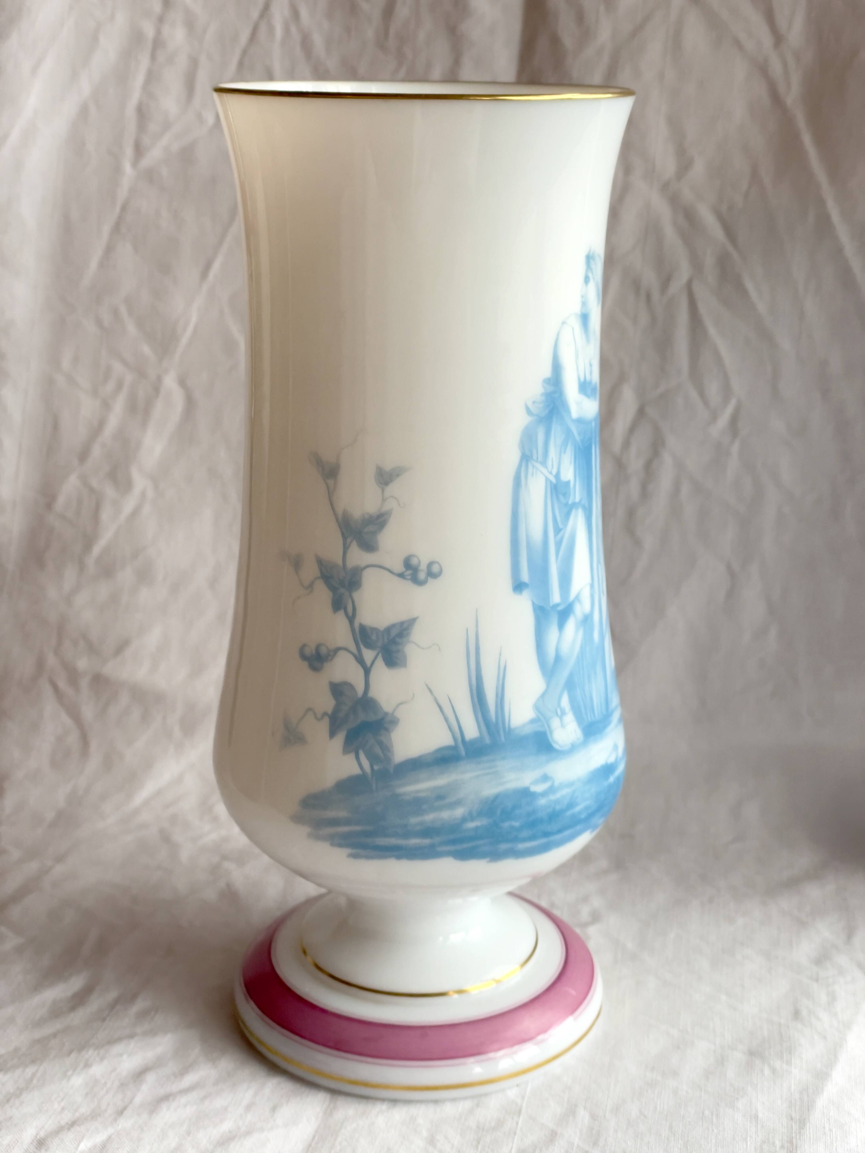 Grand Vase Opaline 19ème Siècle décor à l'antique