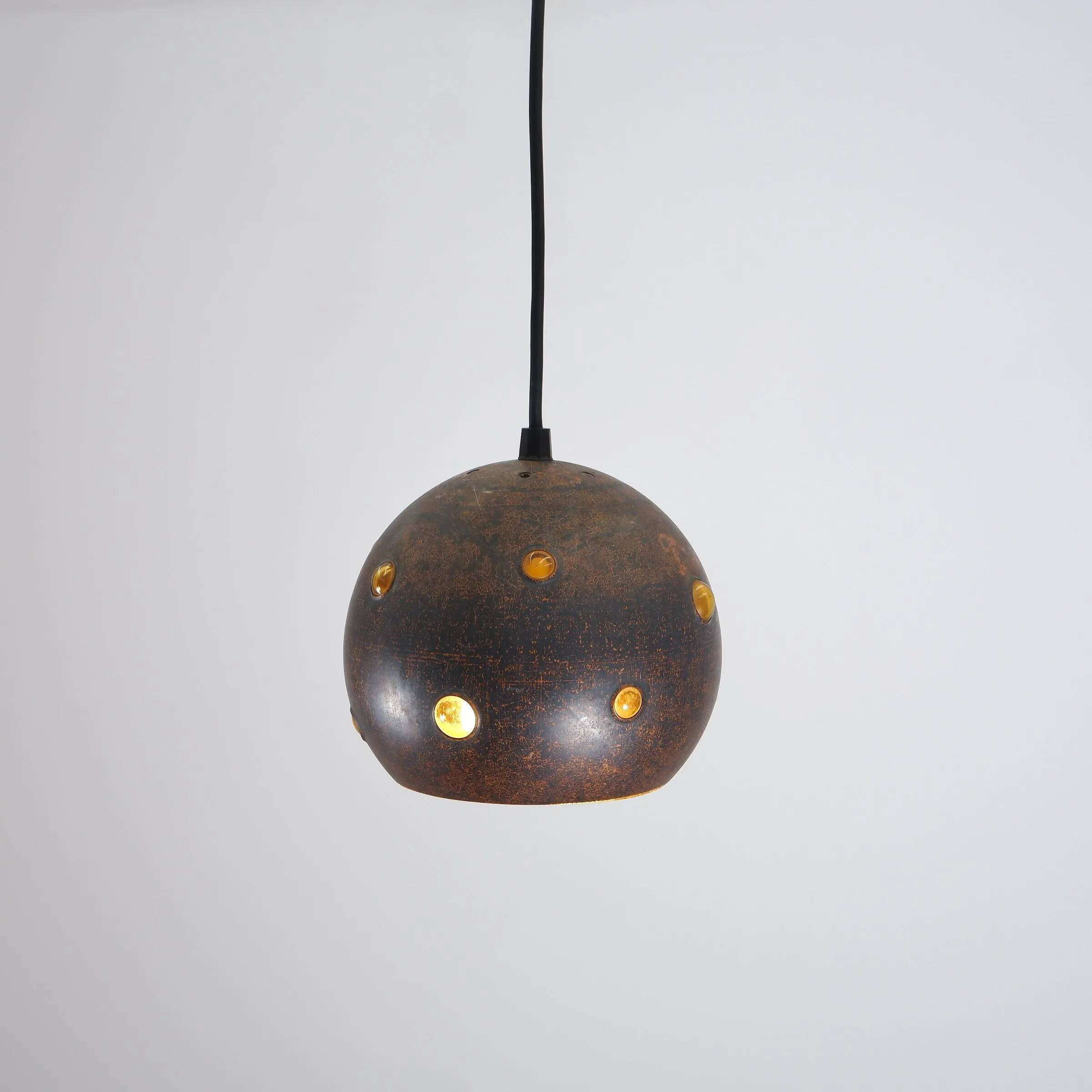 Lampe suspendue brutaliste globulaire en cuivre / verre par Peill & Putzler