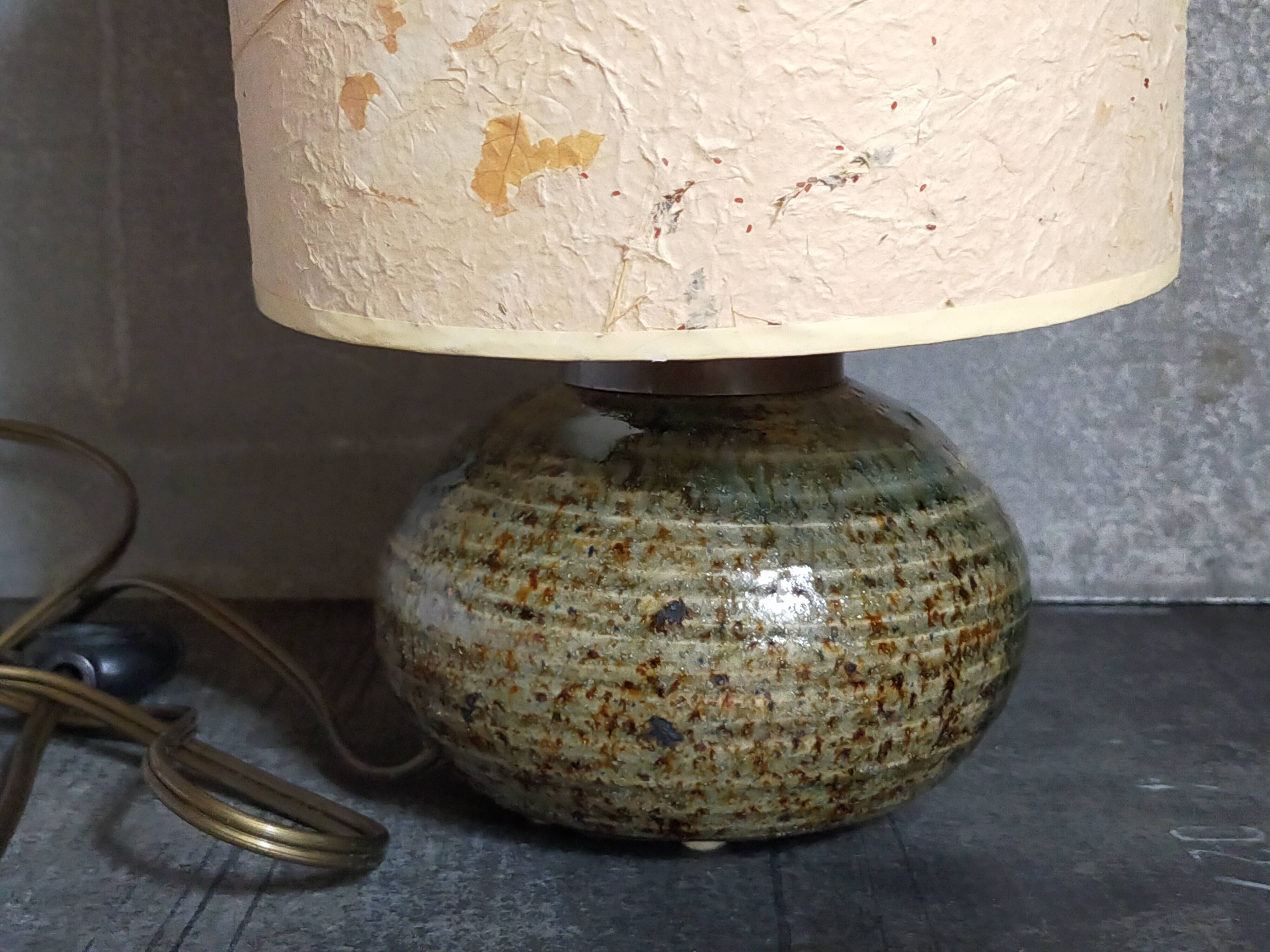 Lampe d'appoint vintage en grès émaillé, abat-jour herbier