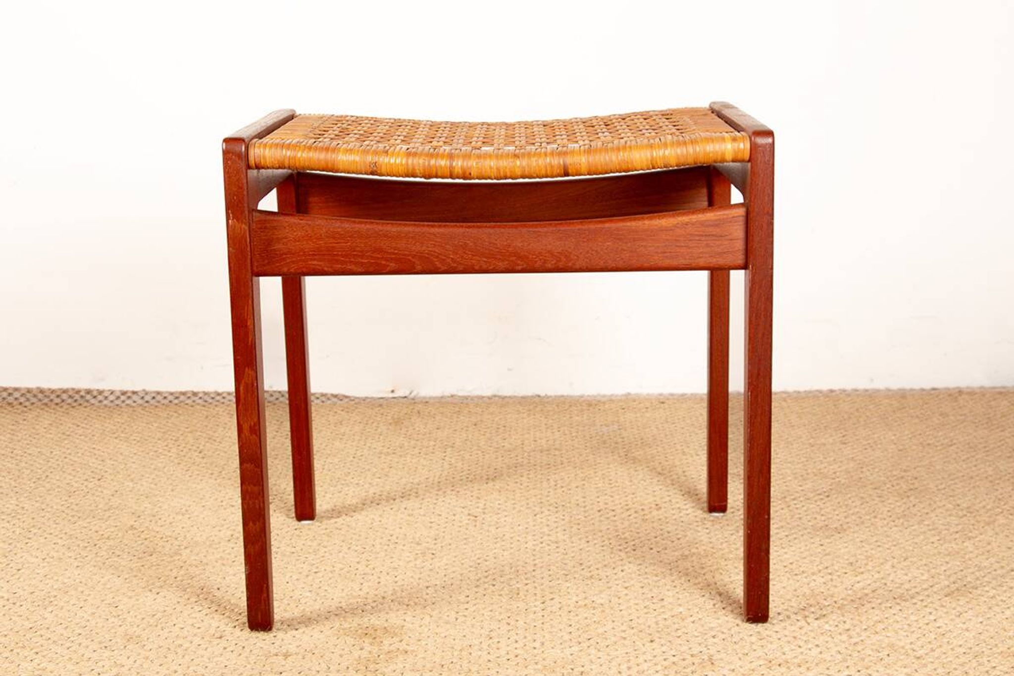Paire de tabourets Danois en Teck et Cannage par Peter Hvidt 1960.