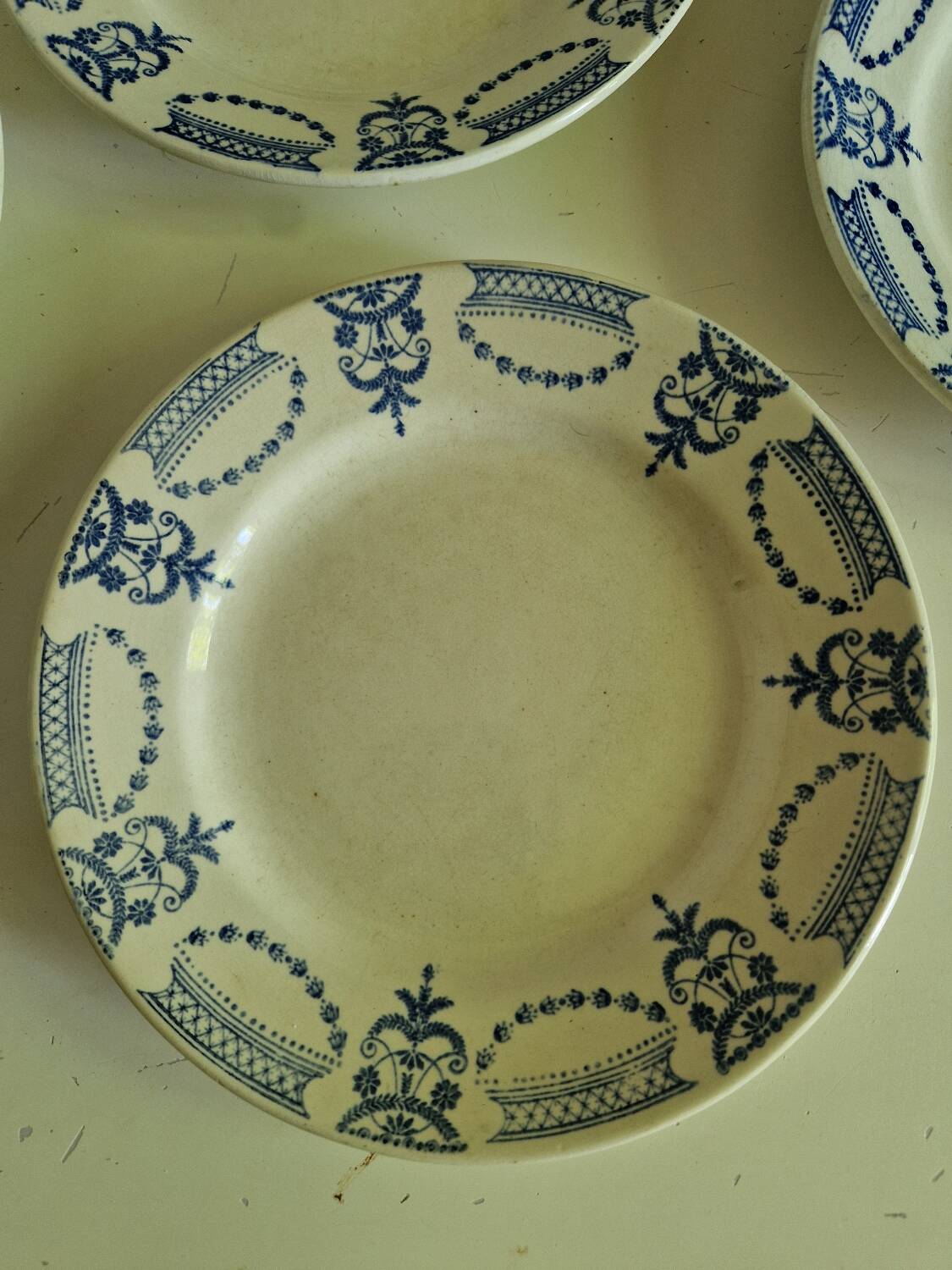 Set of 6 Moulin des Loups Colonial Model Plates