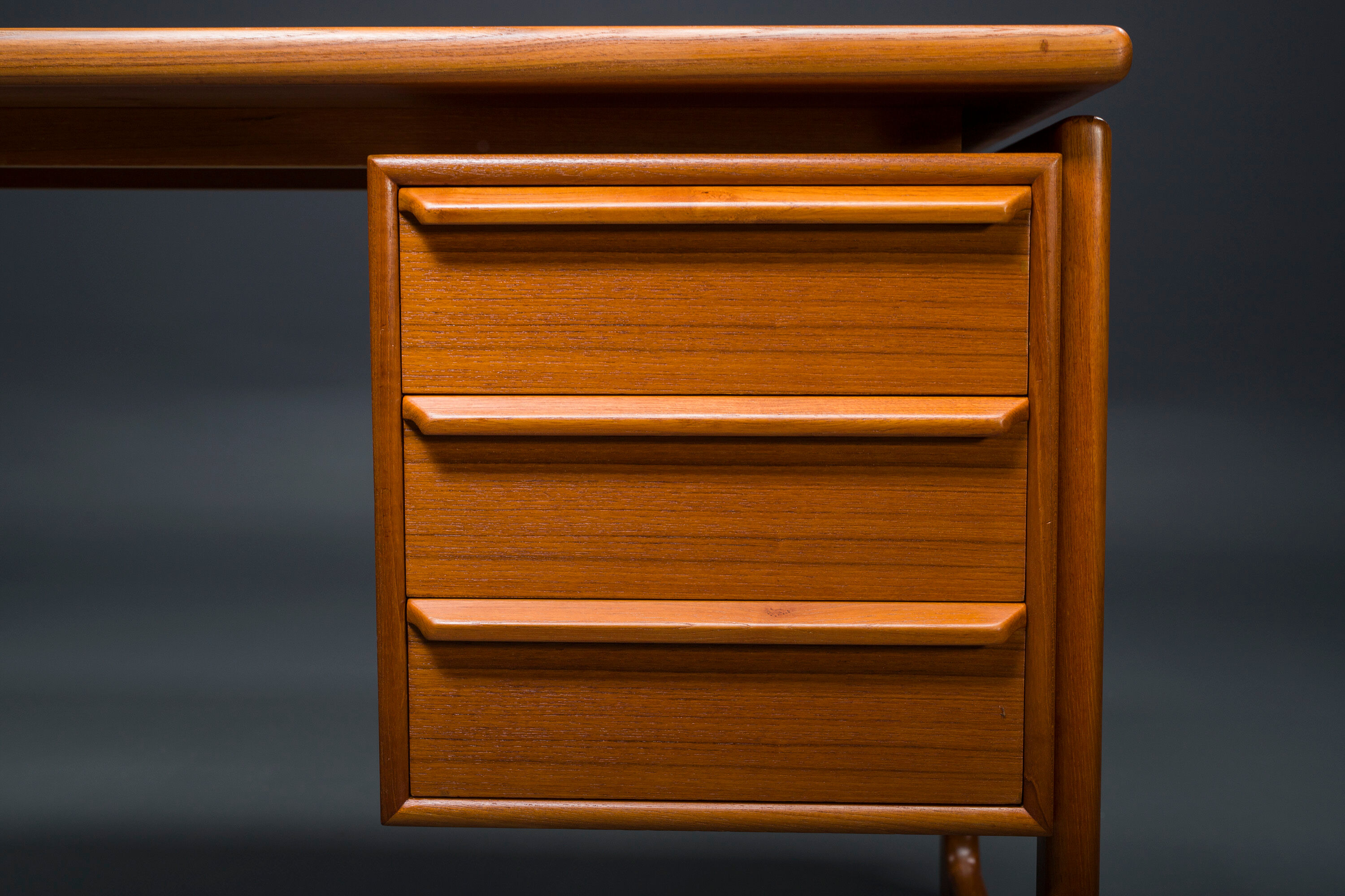 Mid-Century Teak Freestanding Desk from GV Møbler, 1970s