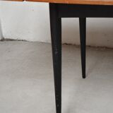 Expandable rectangular dining table