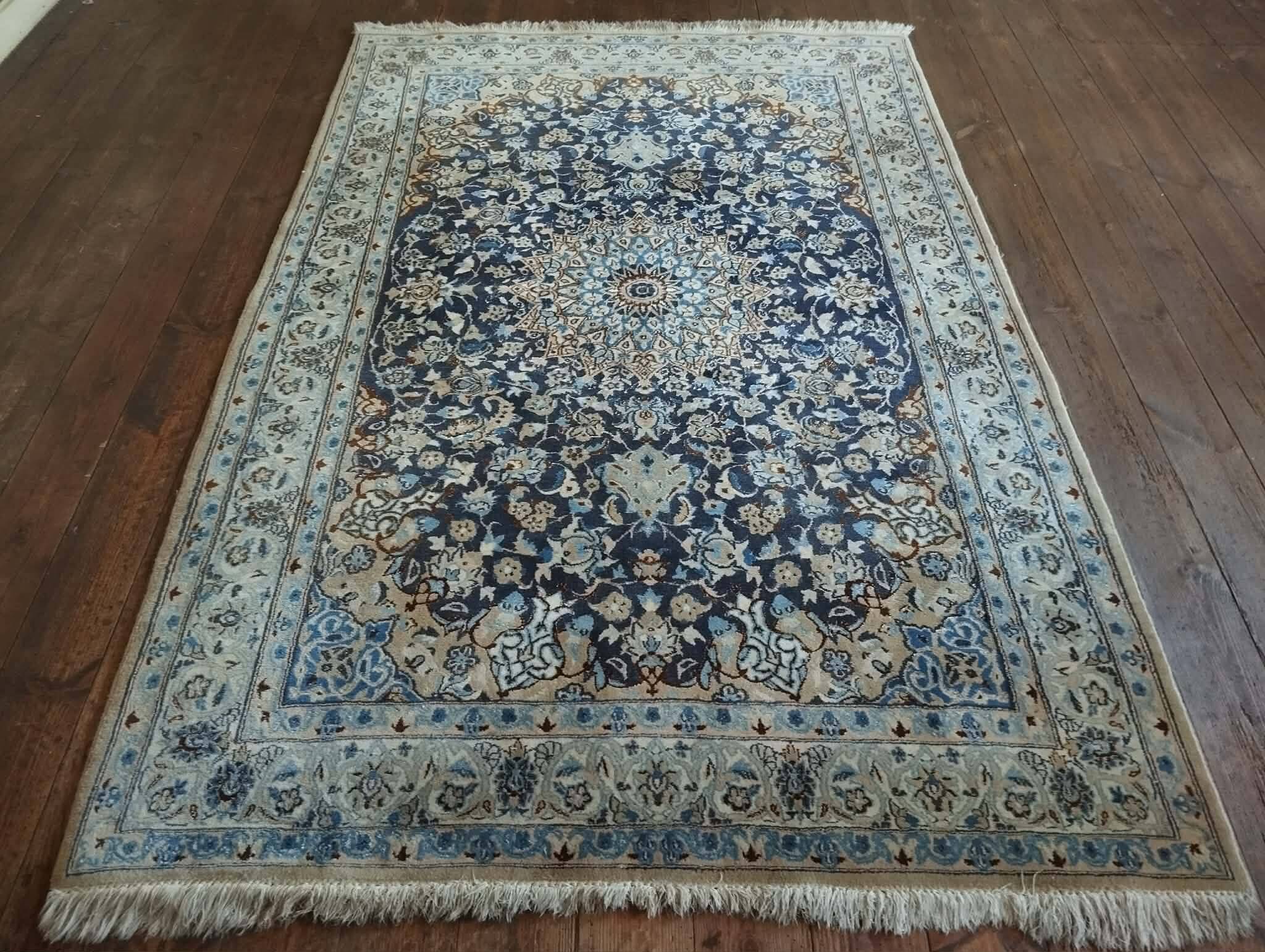 handmade Naïn Persian carpet 192x125cm