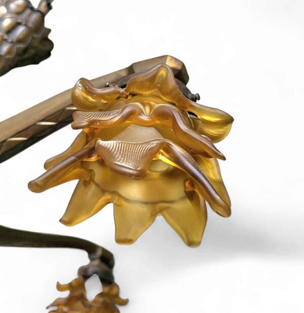 Suspension Art Déco / Art Nouveau / 5 bras en laiton / Abat-jour floraux soufflés à la main